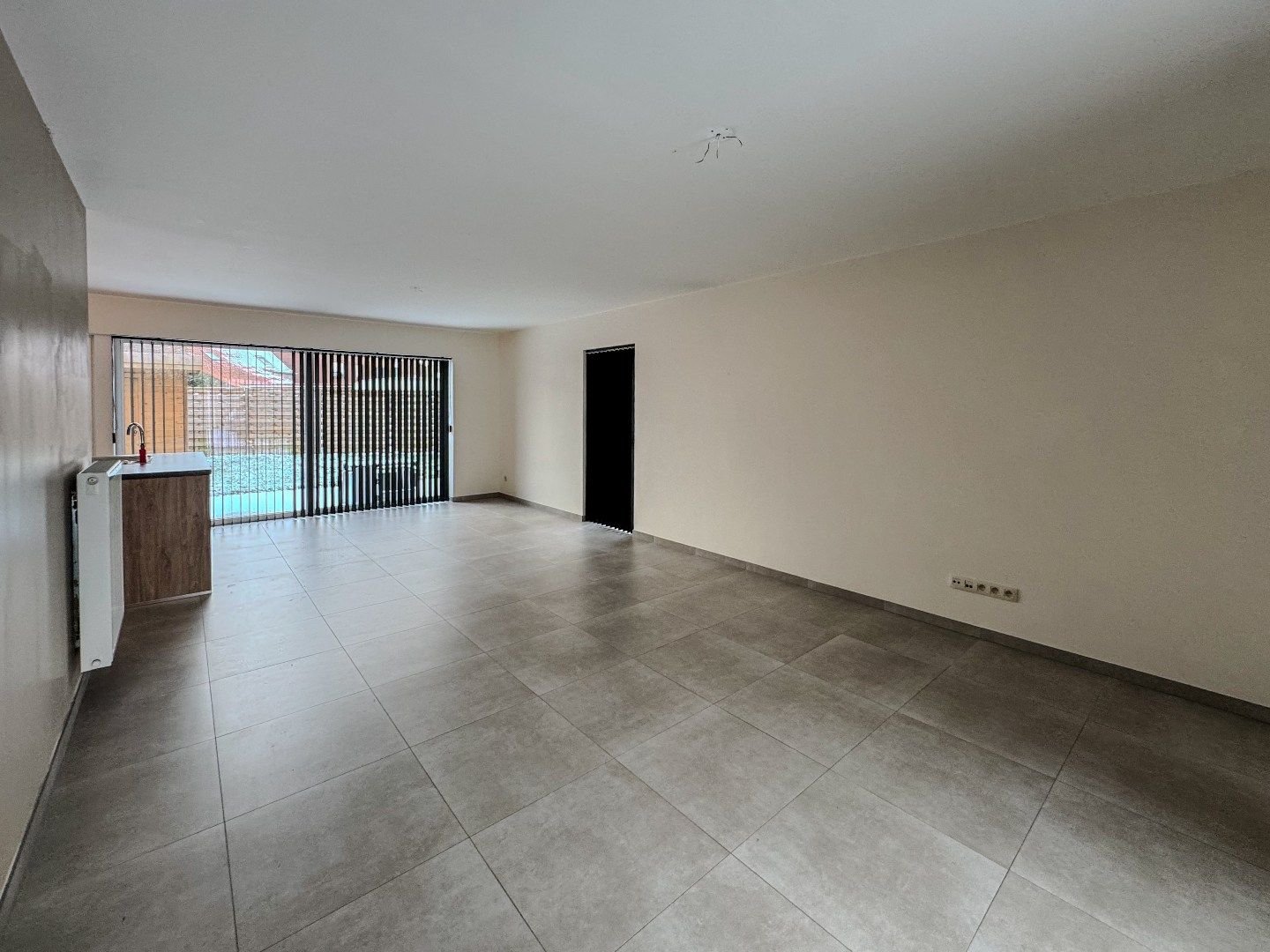 Recente woning met 3 slaapkamers, carport en tuin. foto 2