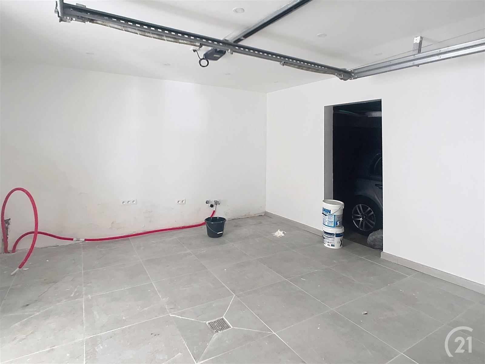 Gezinswoning met tuin en 2 garages op 12are05 foto 9
