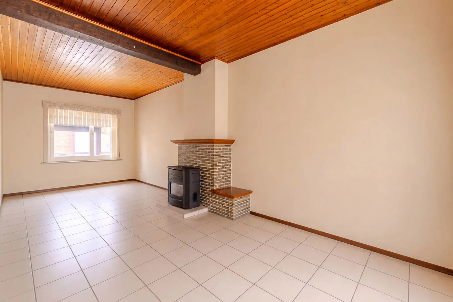 Volledig te renoveren woning met 2 slpks en garage op 540m2 foto 3