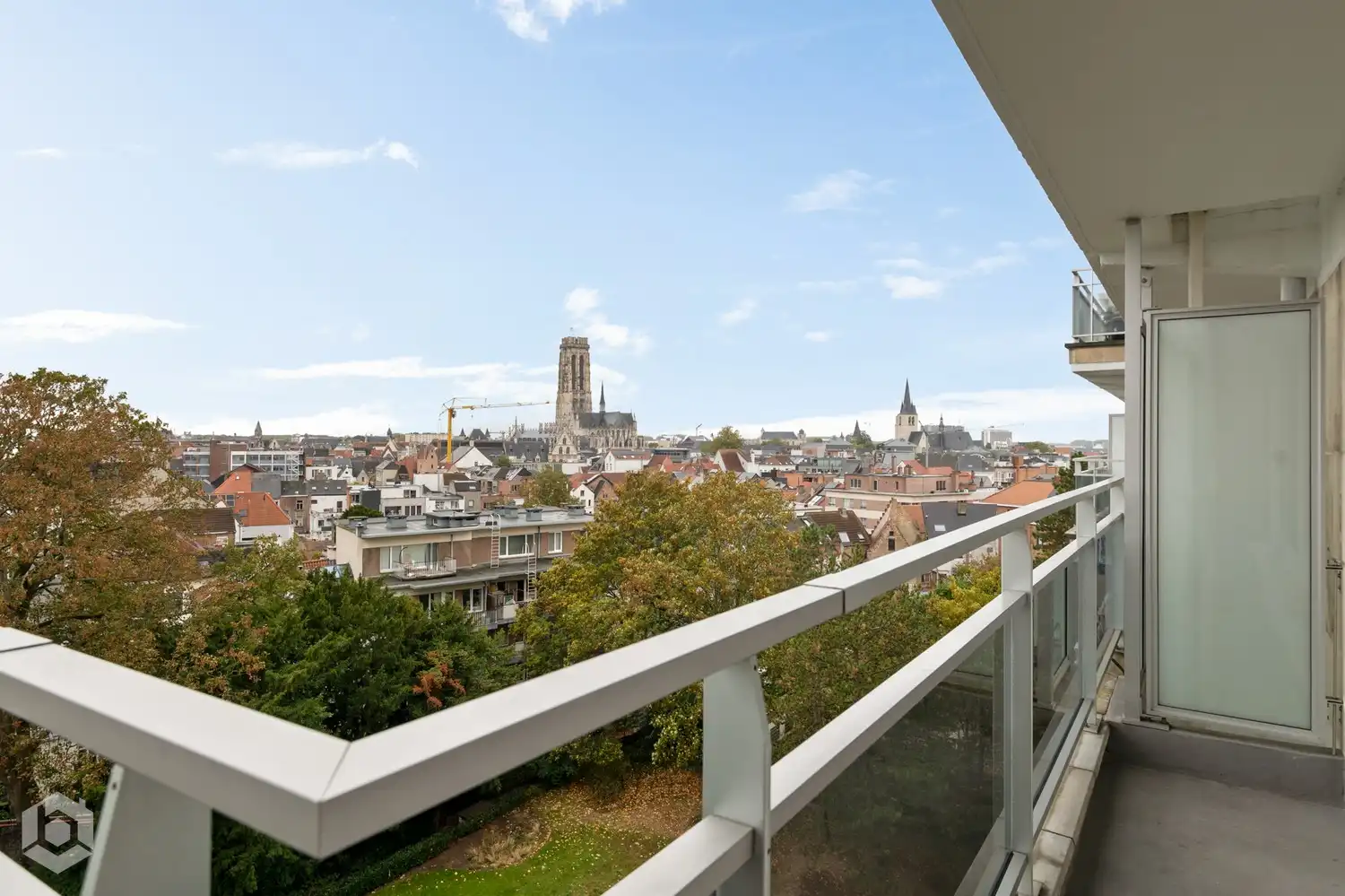 Appartement met 2 slaapkamers en dubbele terras met prachtig uitzicht op de binnenstad foto 14
