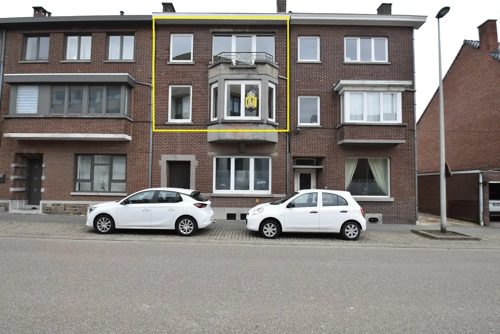 Netjes gerenoveerde duplex met twee slaapkamers en terras op mooie locatie in het centrum van Tongeren - GEEN BIJKOMENDE GEM. ONKOSTEN foto {{pictureIndex}}
