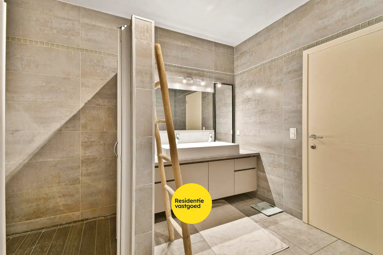 Instapklare en alleenstaande bungalowwoning foto 20