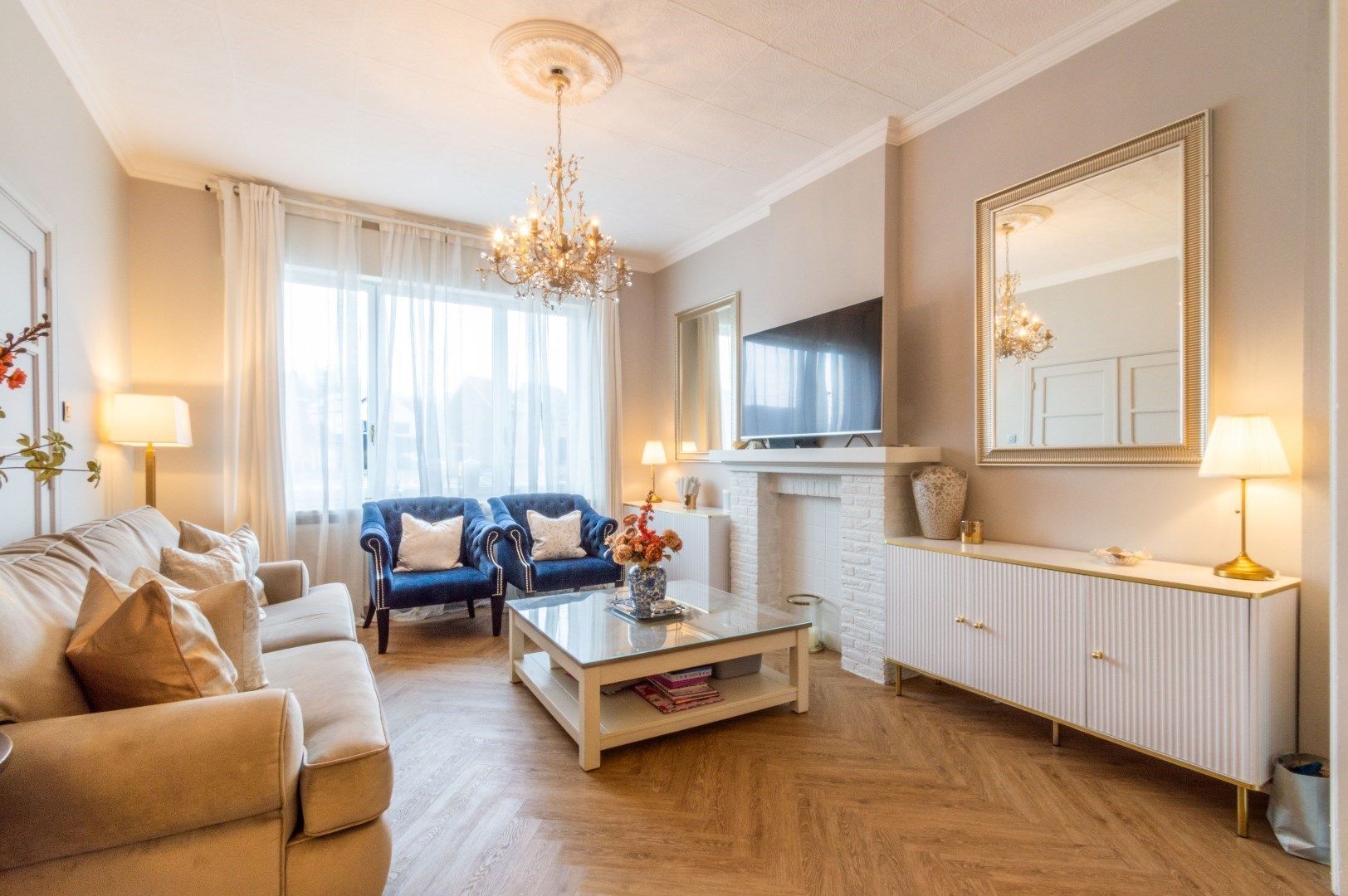 Ruime en gerenoveerde woning met 4 slaapkamers + garage! foto 4