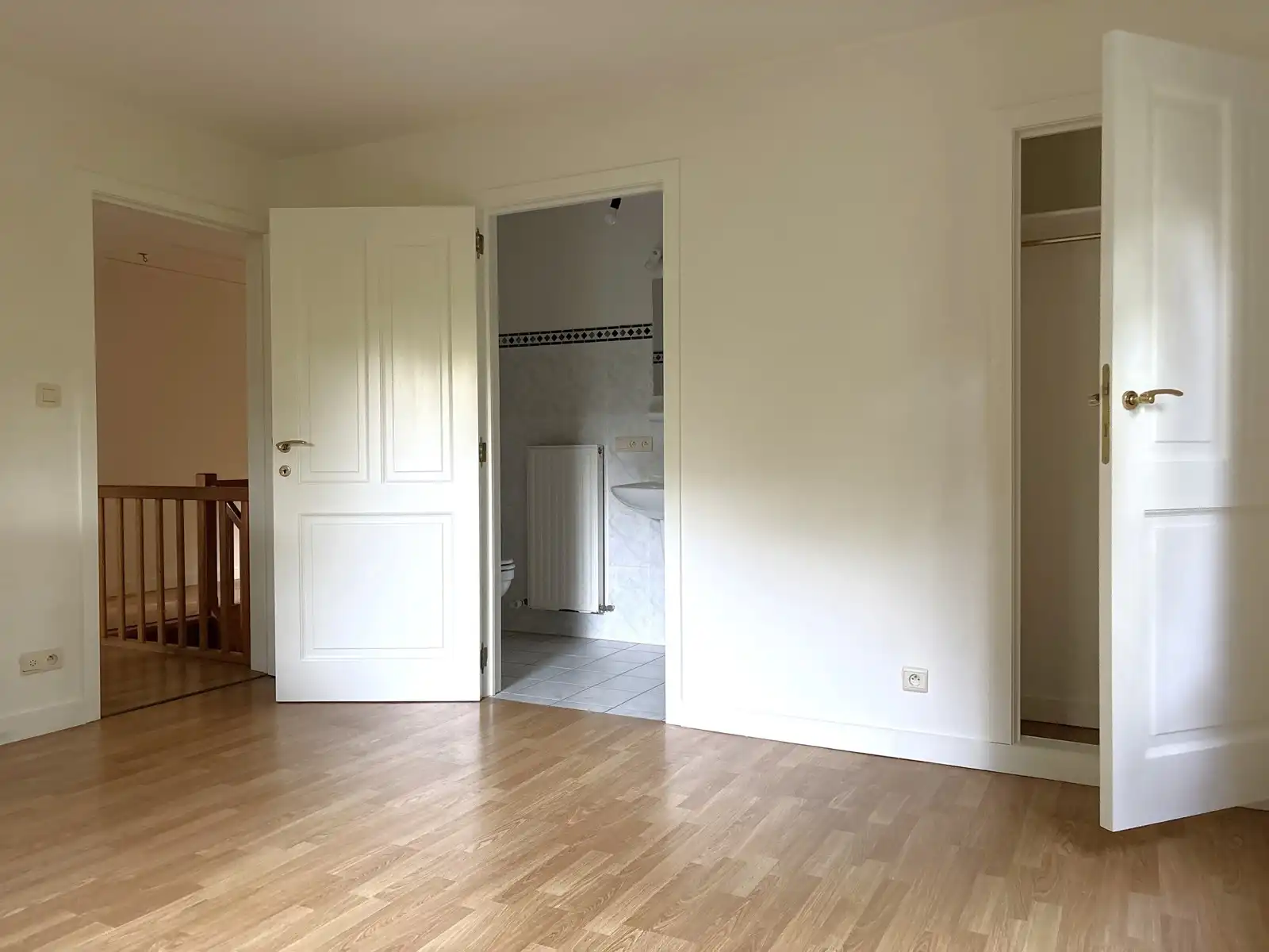 Ruime villa met 6 slaapkamers in groene omgeving foto 22
