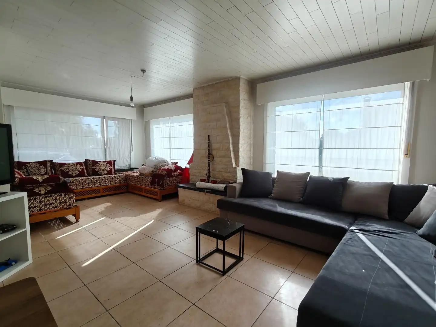 Ruime bungalow met tuin en 2 garages foto 2