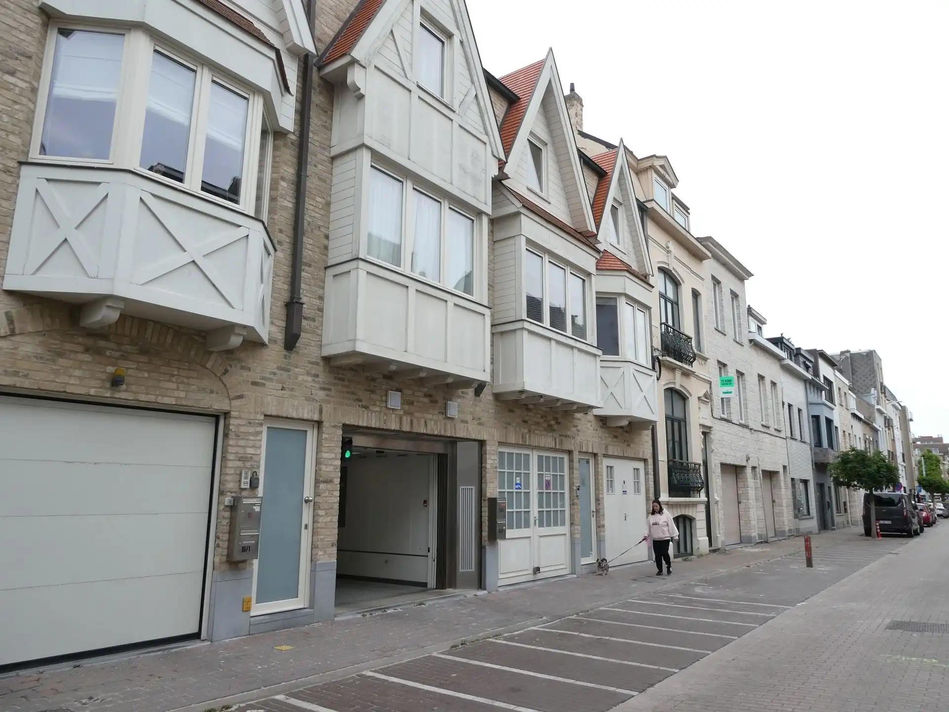 GESLOTEN GARAGEBOX foto {{pictureIndex}}