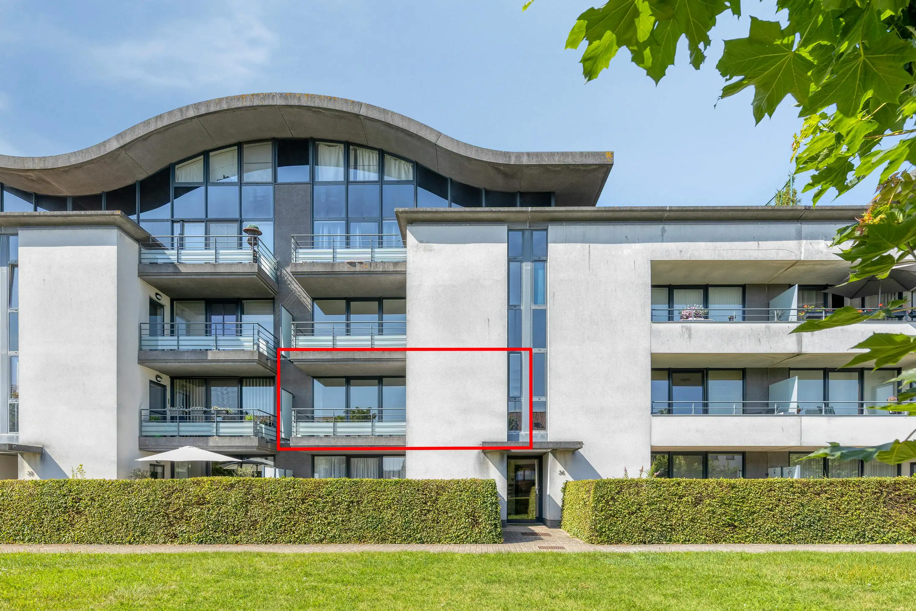 Appartement met 2 slaapkamers, 2 terrassen te Sint-Kruis foto {{pictureIndex}}