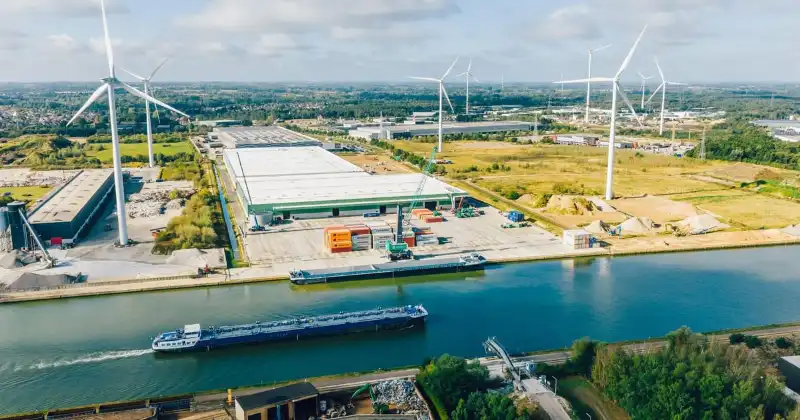 Logistiek pand te huur foto 3