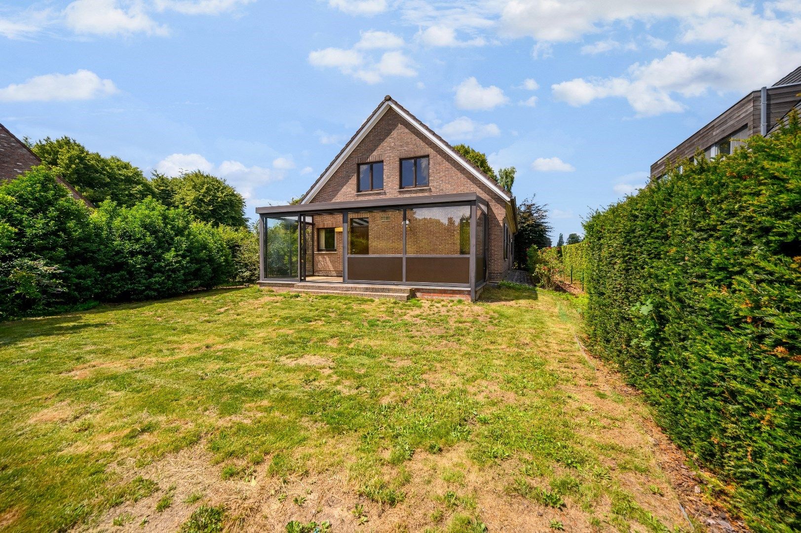 Te renoveren villa met idyllisch zicht op akker en boomgaard met INSTELPRIJS foto 12