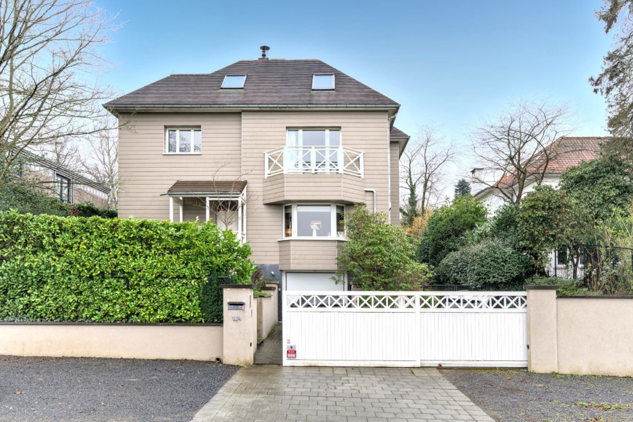 PRACHTIGE MODERNE VILLA IN RHODE-SAINT-GENESE foto {{pictureIndex}}