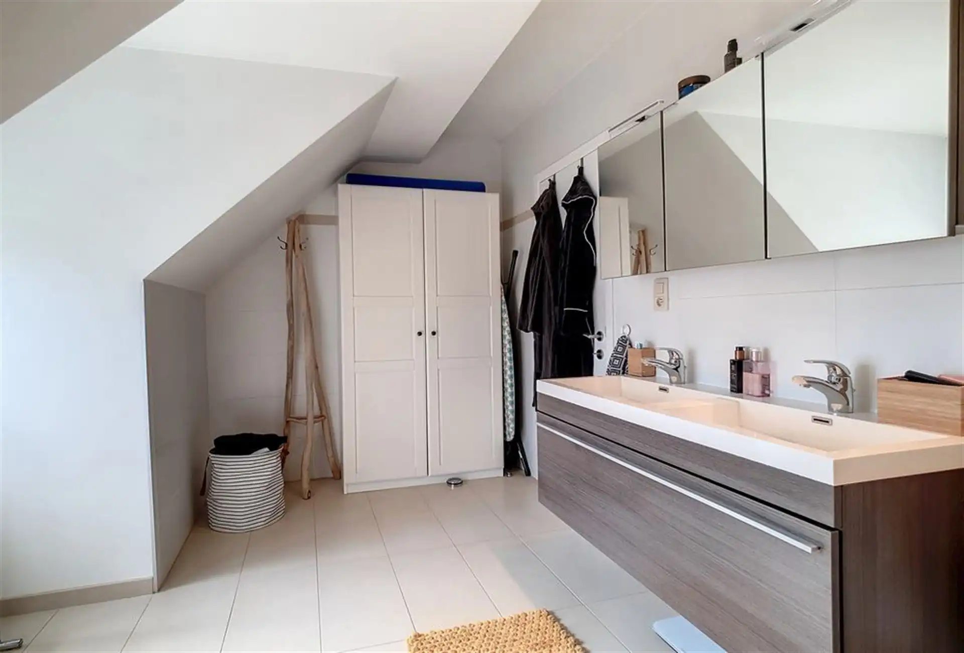 Residentieel gelegen villa foto 18