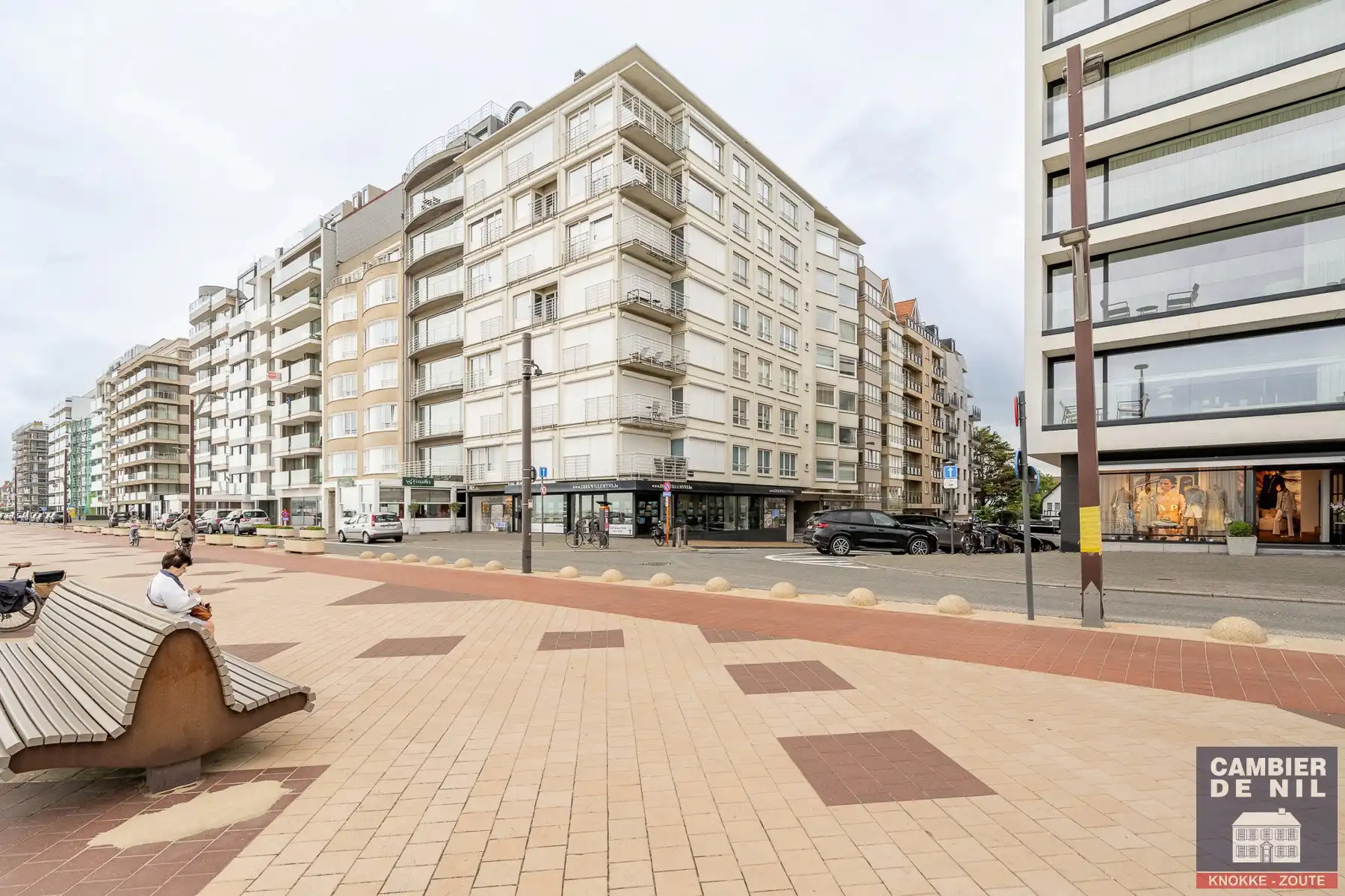 Instapklaar gemeubeld appartement met lateraal zeezicht in het Zoute foto 5