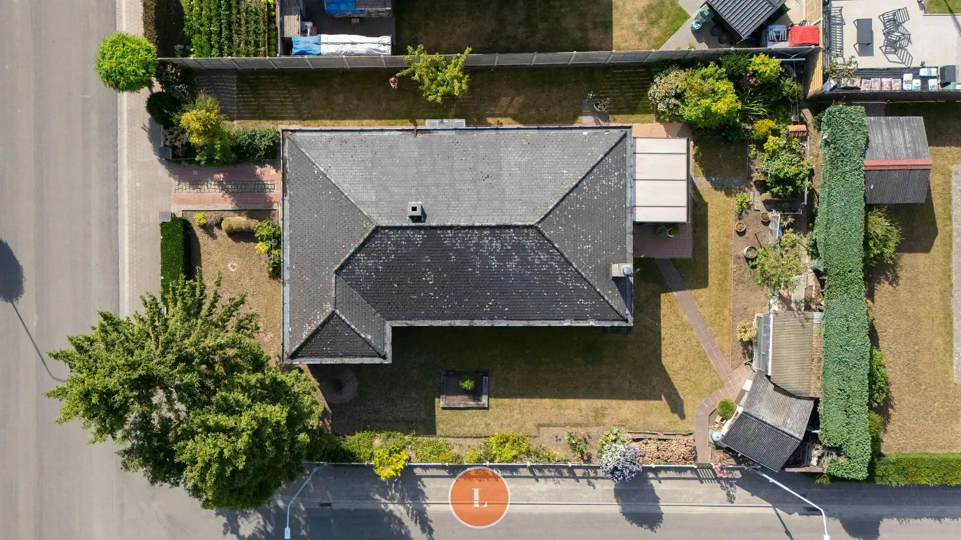 Te moderniseren bungalow met garage in rustige omgeving foto 4