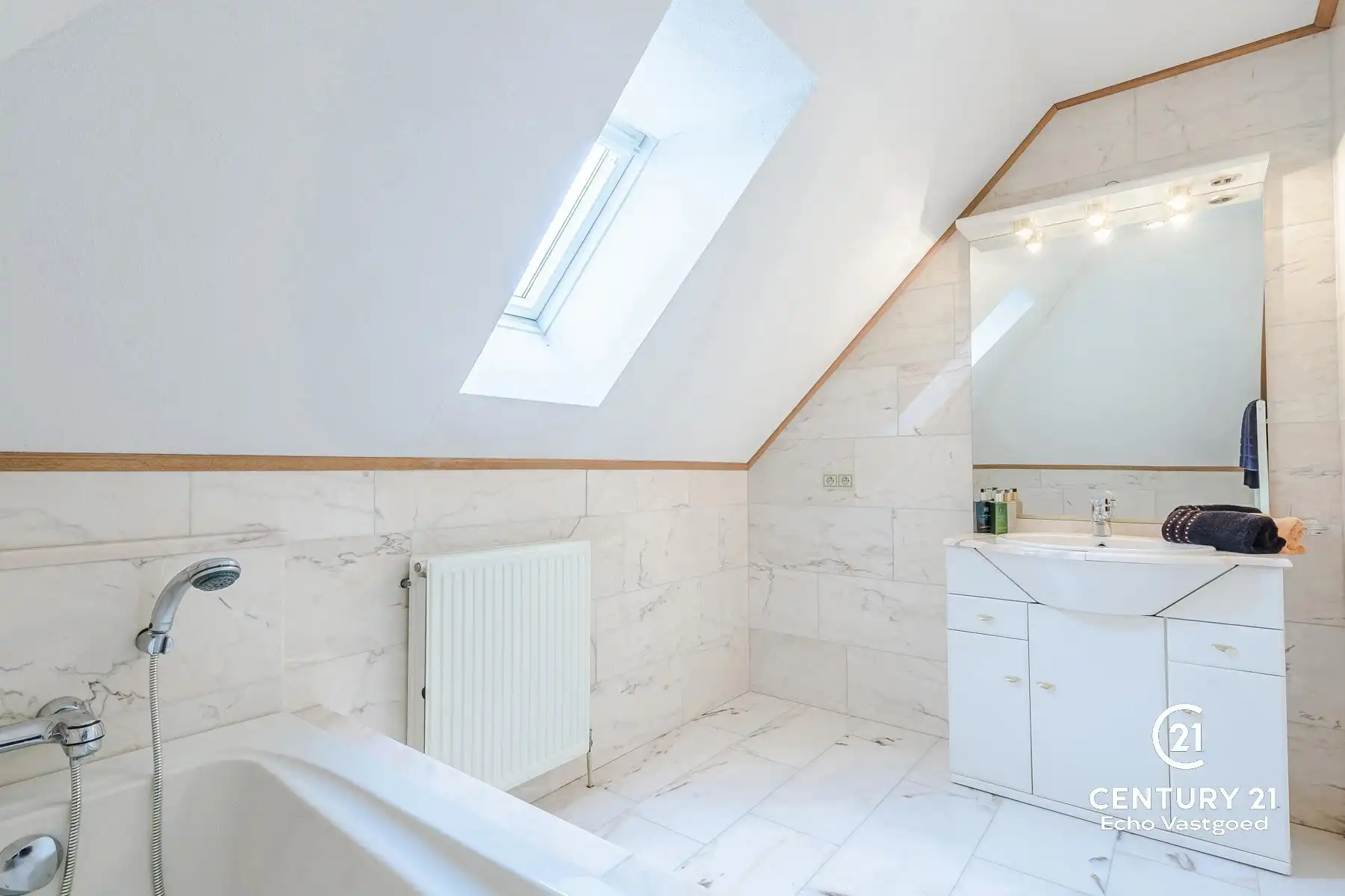 Ruime villa met kantoor, binnenzwembad, mooie tuin op 3172m² foto 33