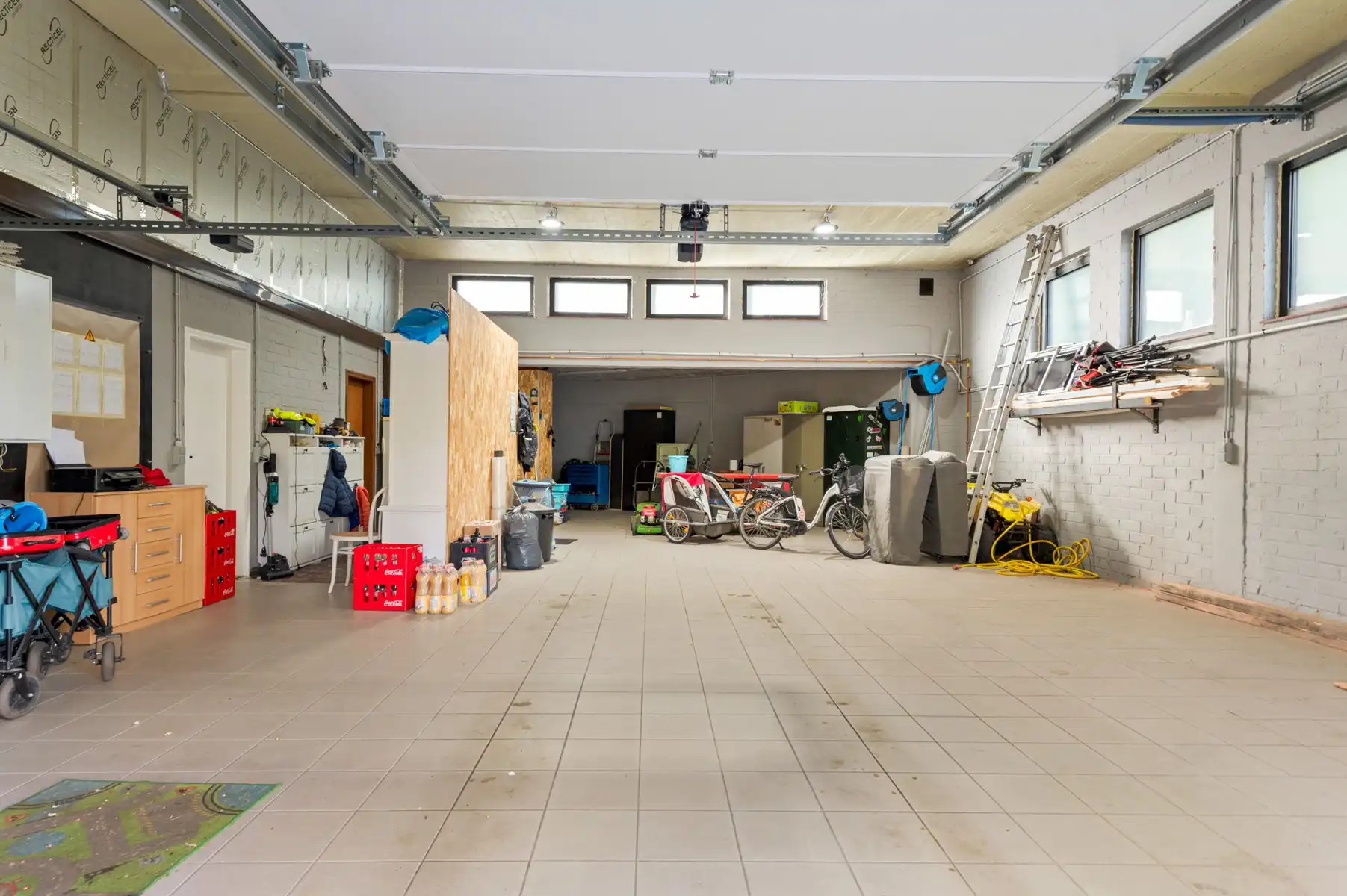Veelzijdige villa met garage/magazijn van ca. 101 m foto 5