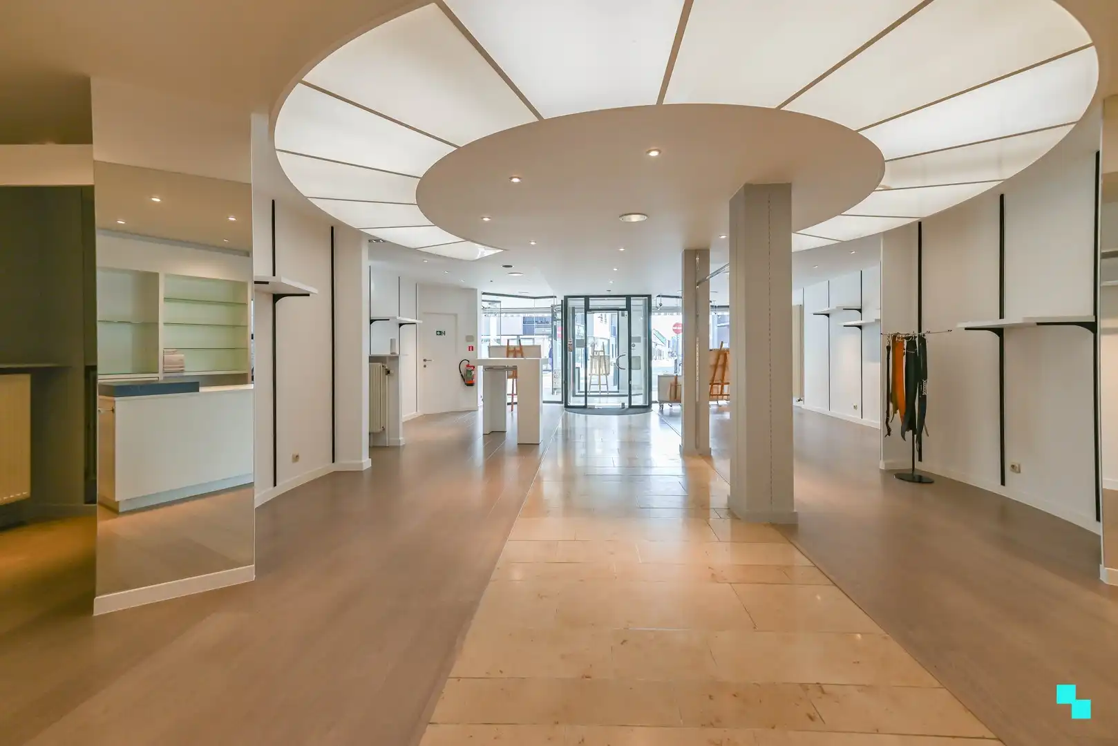 Bijzonder ruime handelswoning in centrum Lendelede foto 21