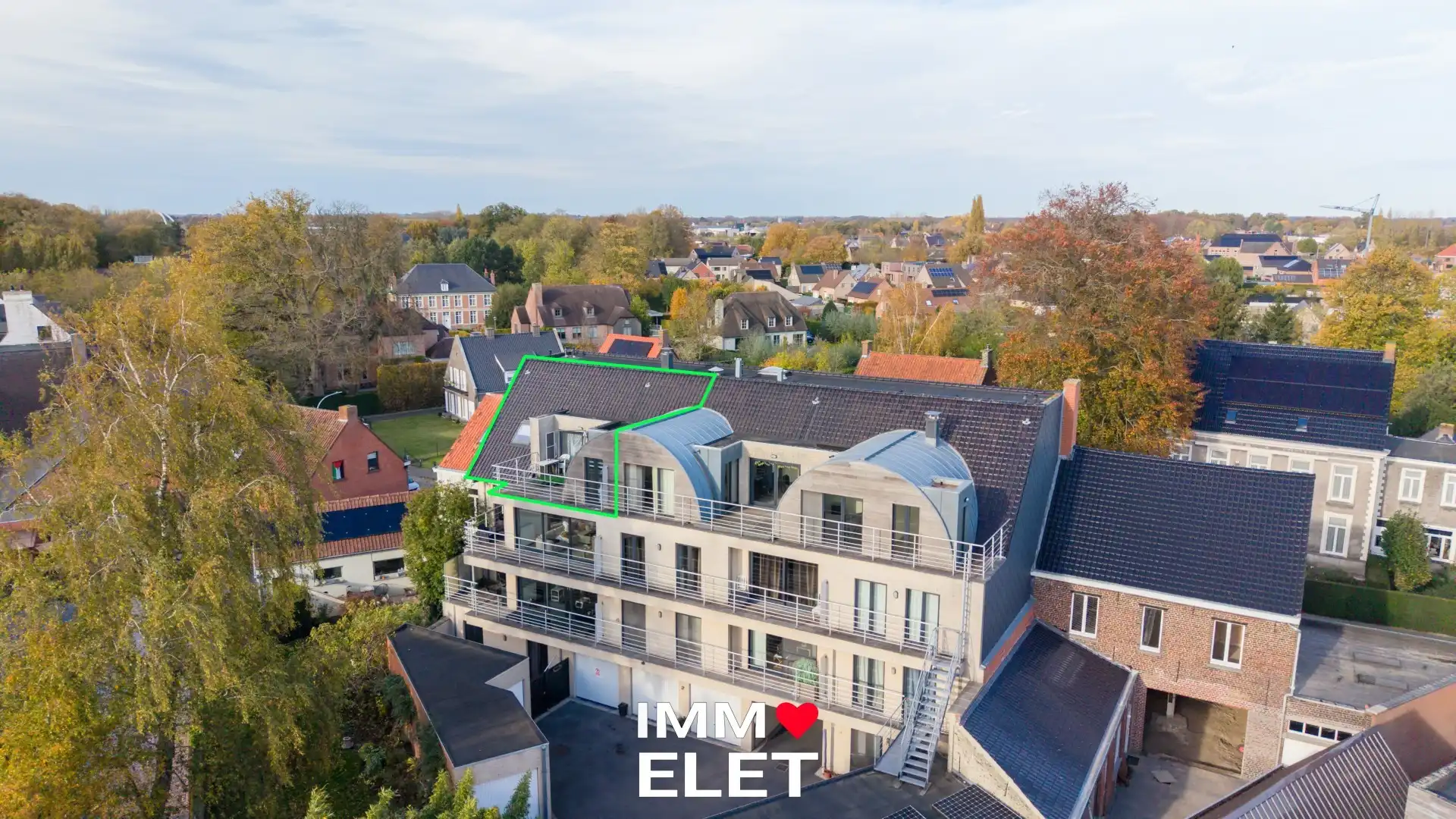 LICHTRIJK APPARTEMENT MET ZONNETERRAS EN 2 KAMERS foto {{pictureIndex}}