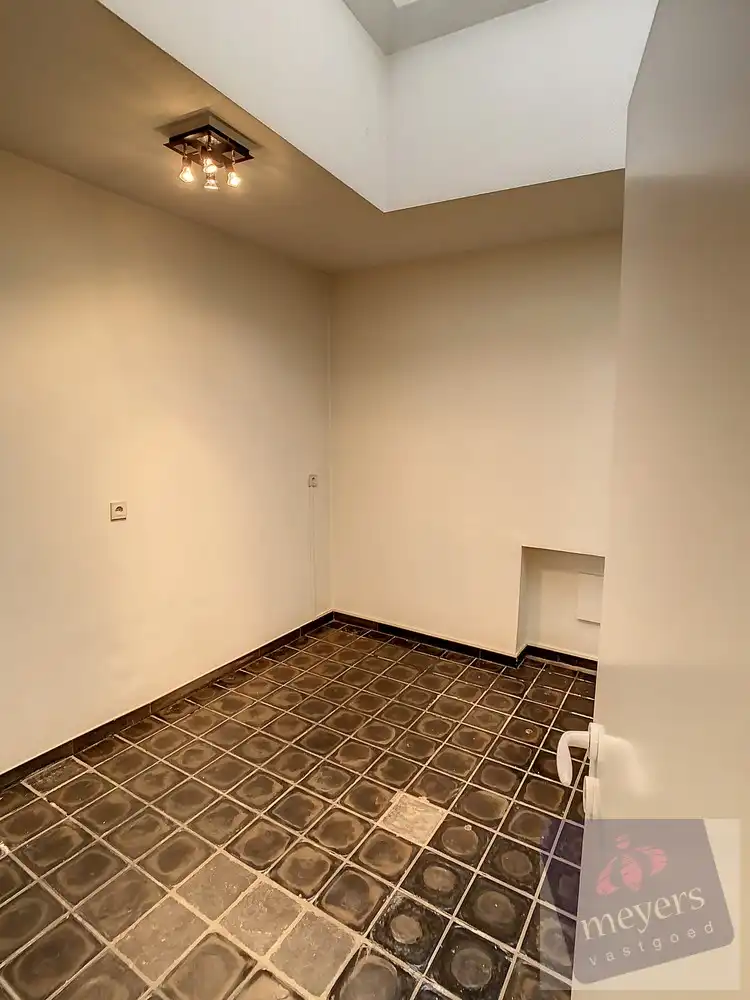Karaktervolle woning met combinatie wonen/werken op centrale ligging in Sint-Truiden foto 6