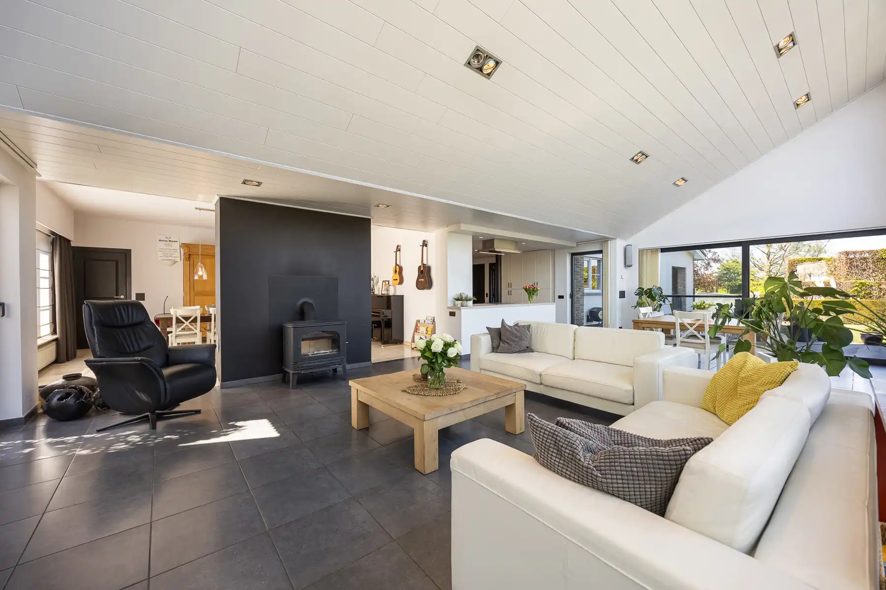 Riante, vrijstaande villa met 4 slaapkamers, zwembad en bijgebouw op een perceel van 2.680m². foto 8