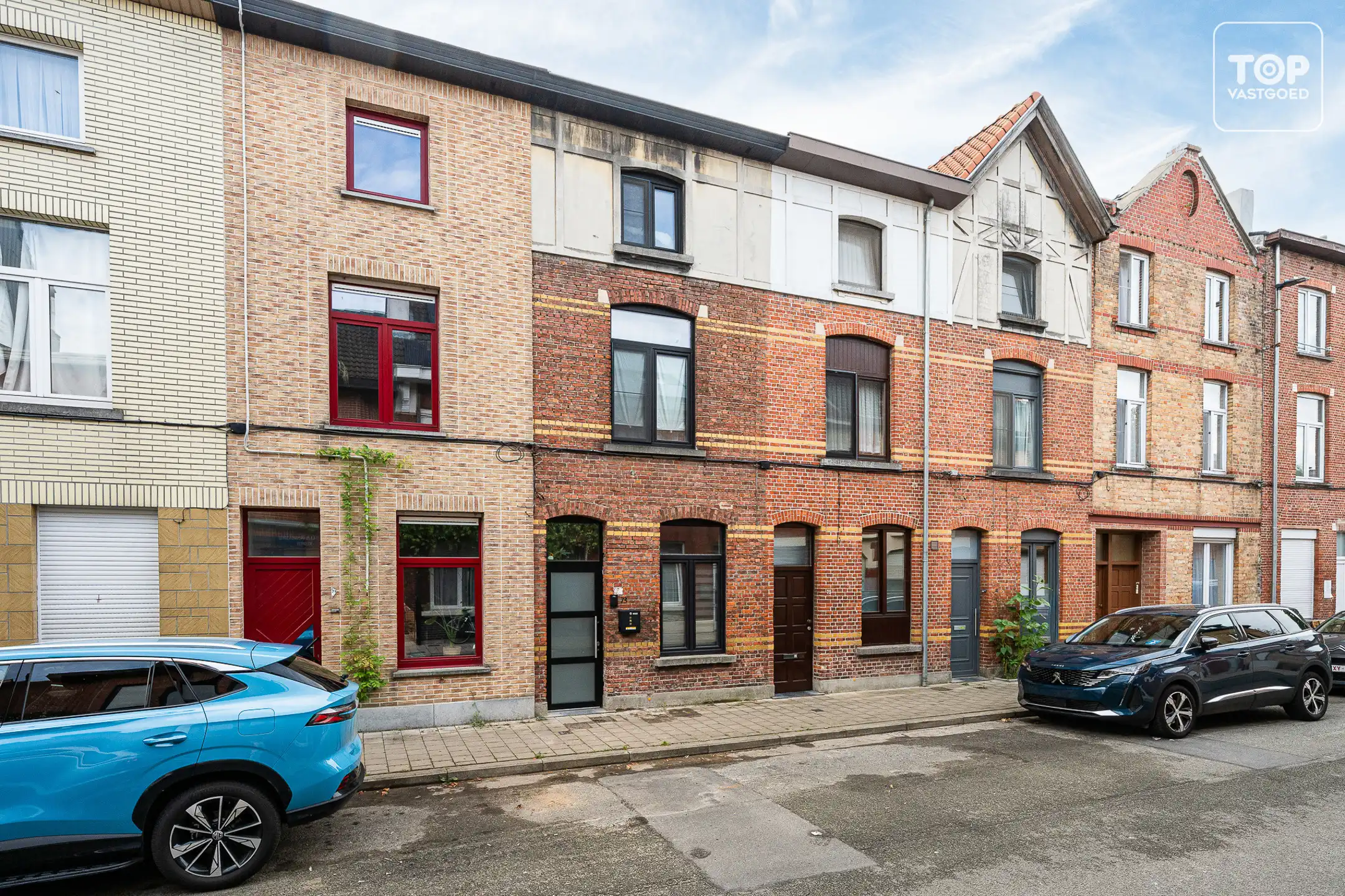Recent gerenoveerde woning met 4 slaapkamers op TOPlocatie foto {{pictureIndex}}