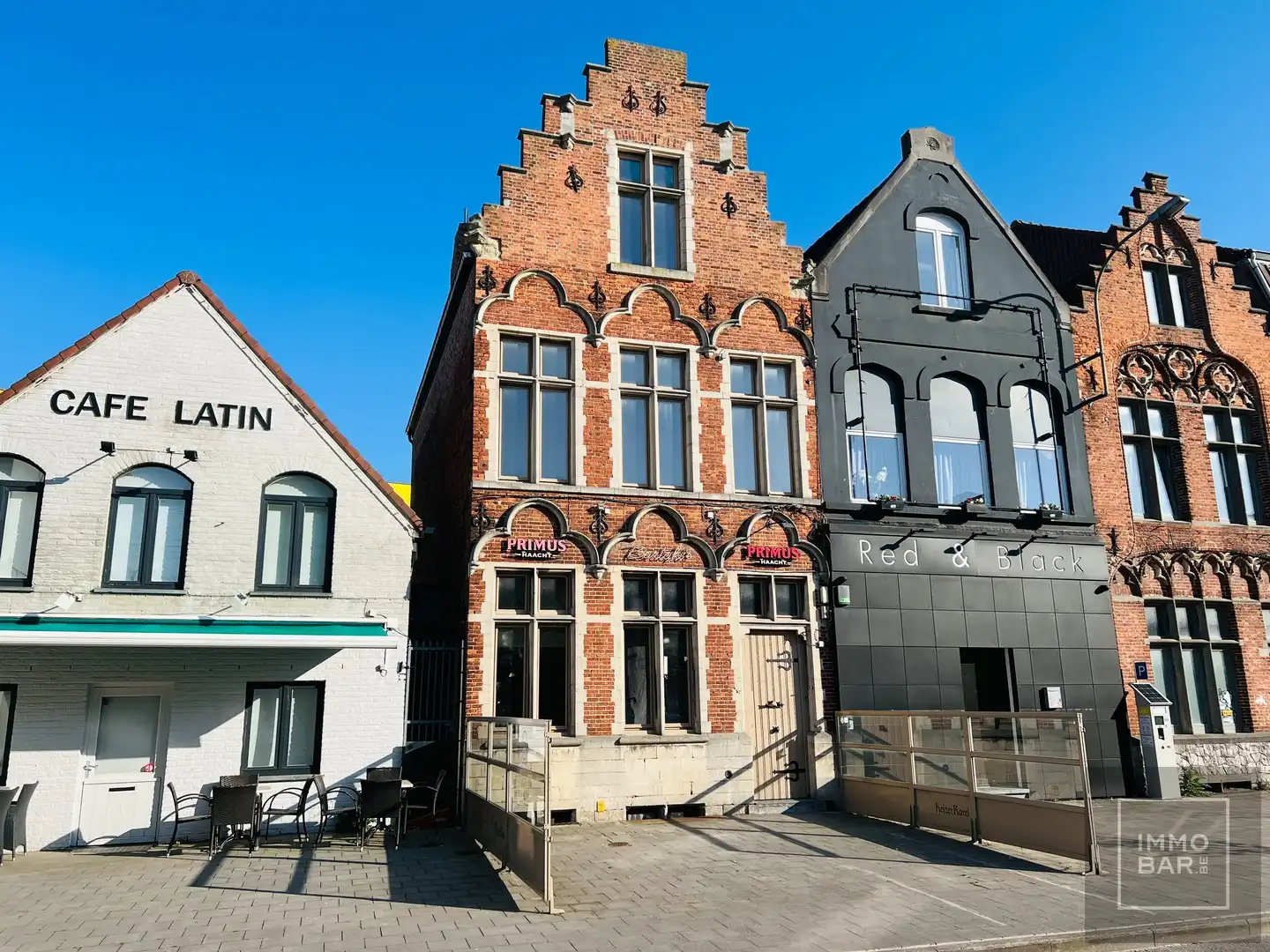 Authentiek handelspand met appartement. foto {{pictureIndex}}