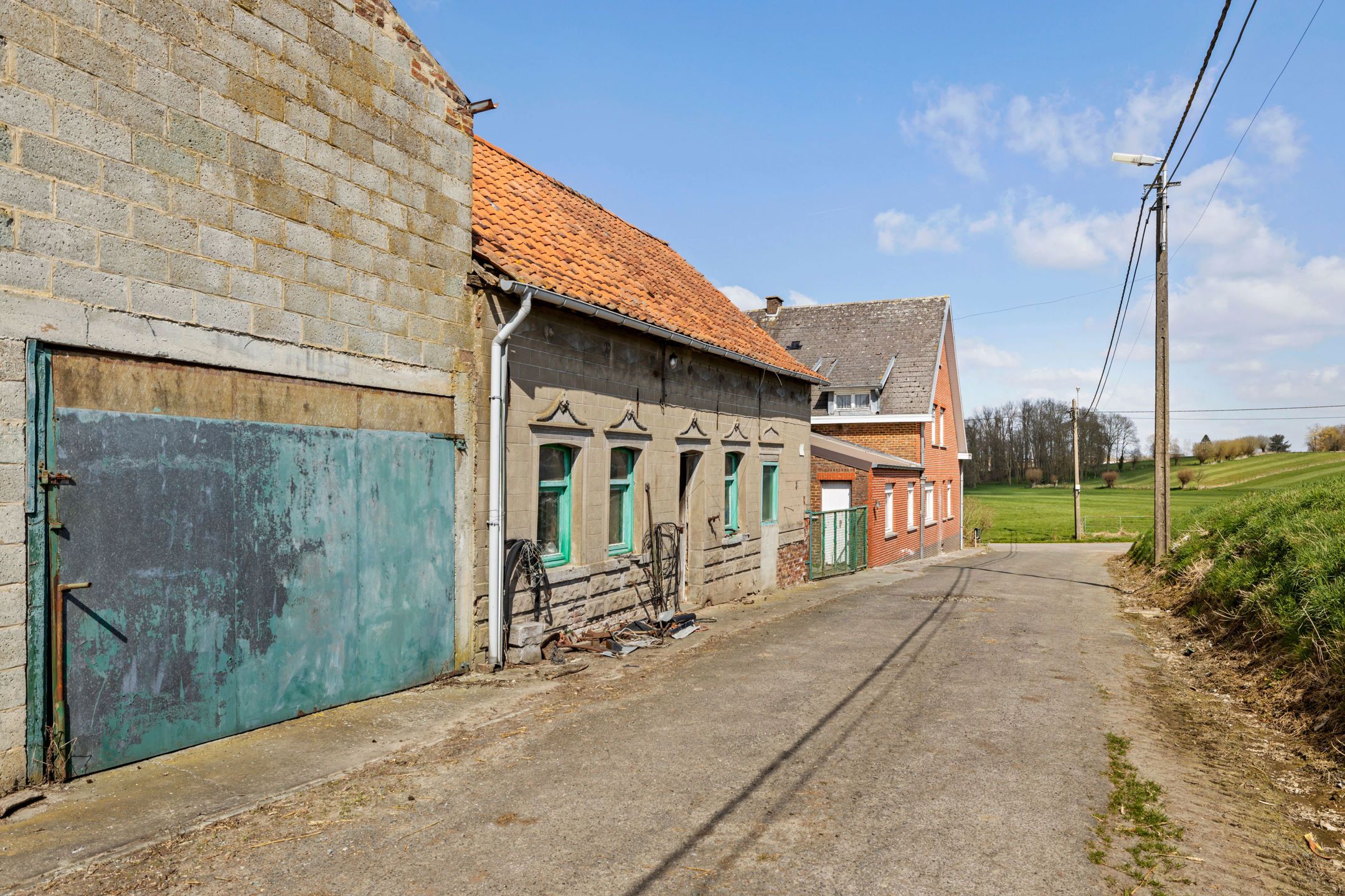 Hoeve met bijgebouwen op  +-75 a foto 3