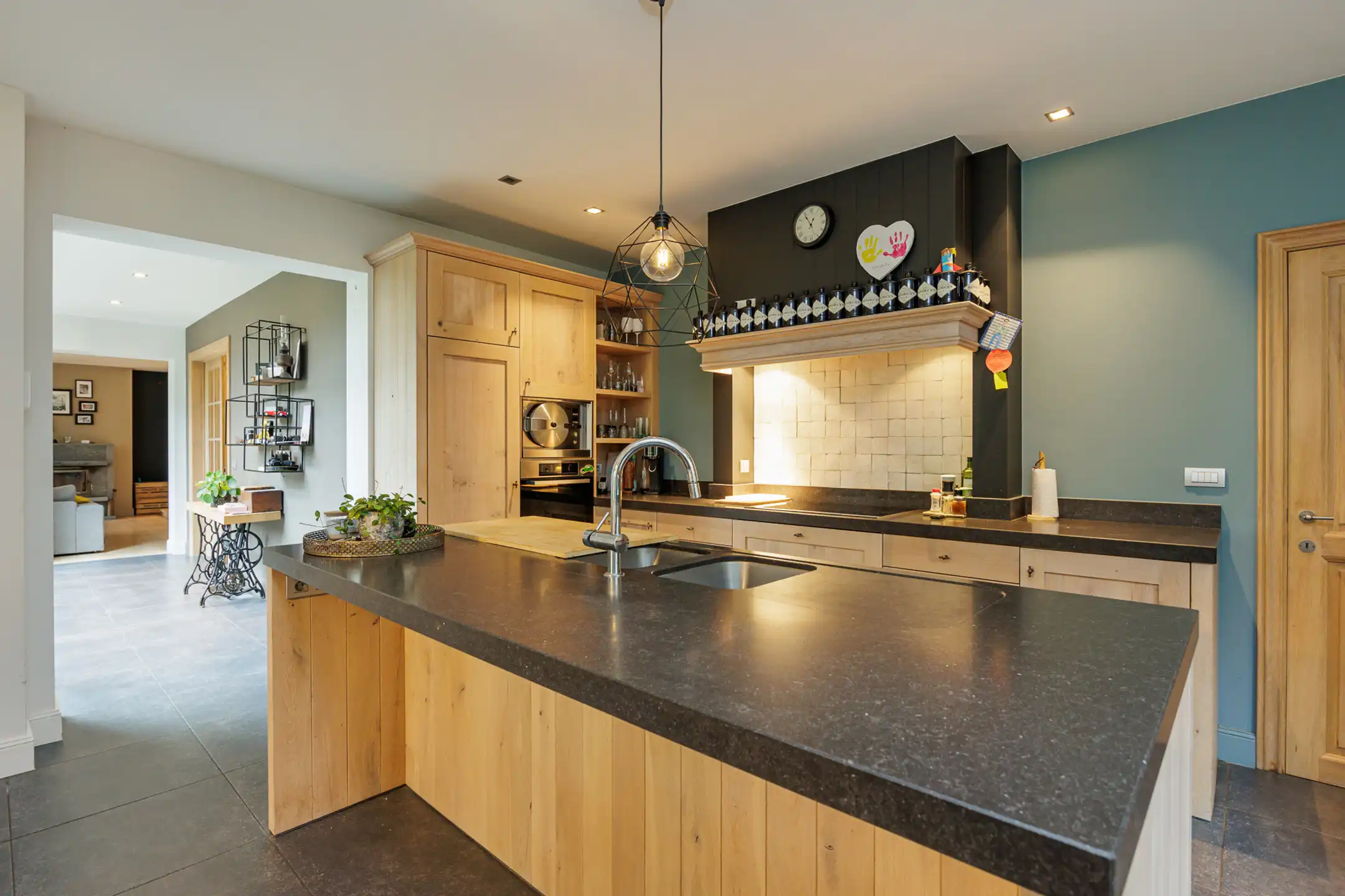 Stijlvolle pastorijvilla met 6 slaapkamers en prachtige tuin foto 5