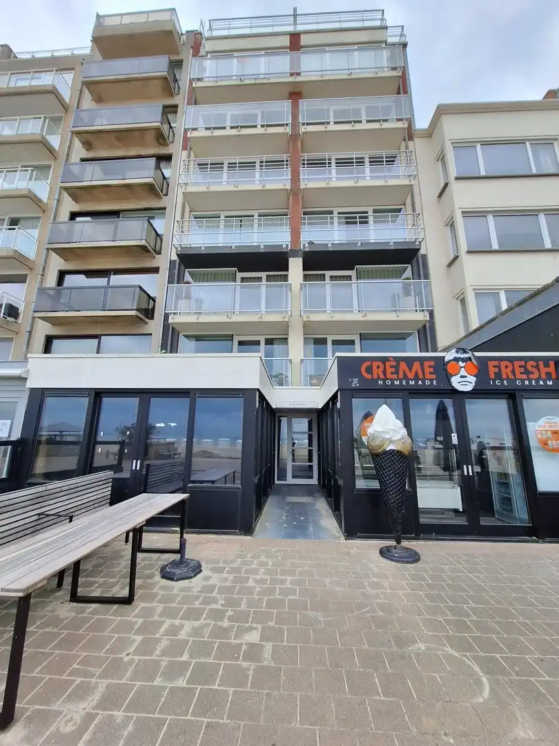 2 slaapkamer appartement met zeezicht foto {{pictureIndex}}