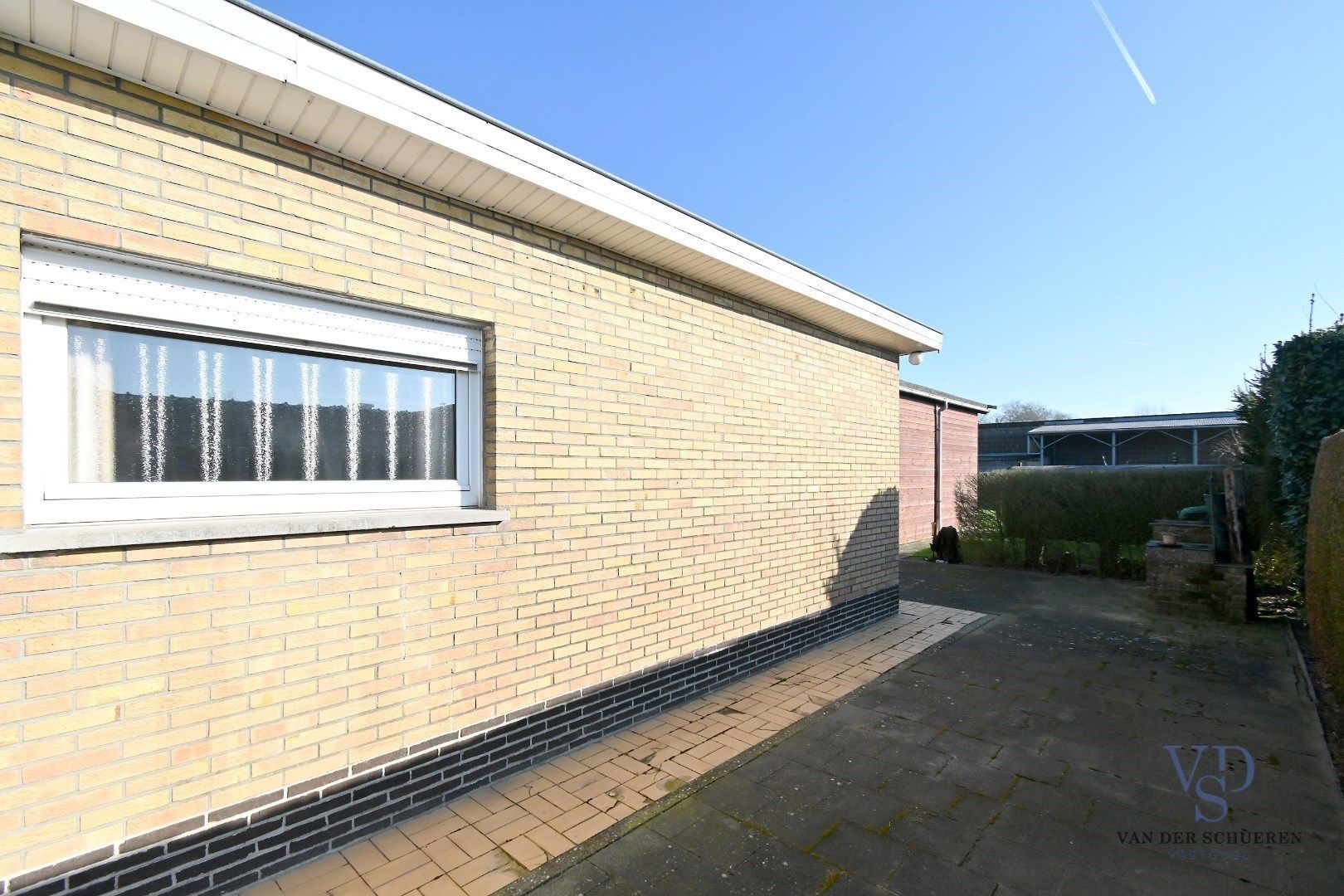 Degelijke bungalowwoning gelegen in een rustige verkaveling foto 24