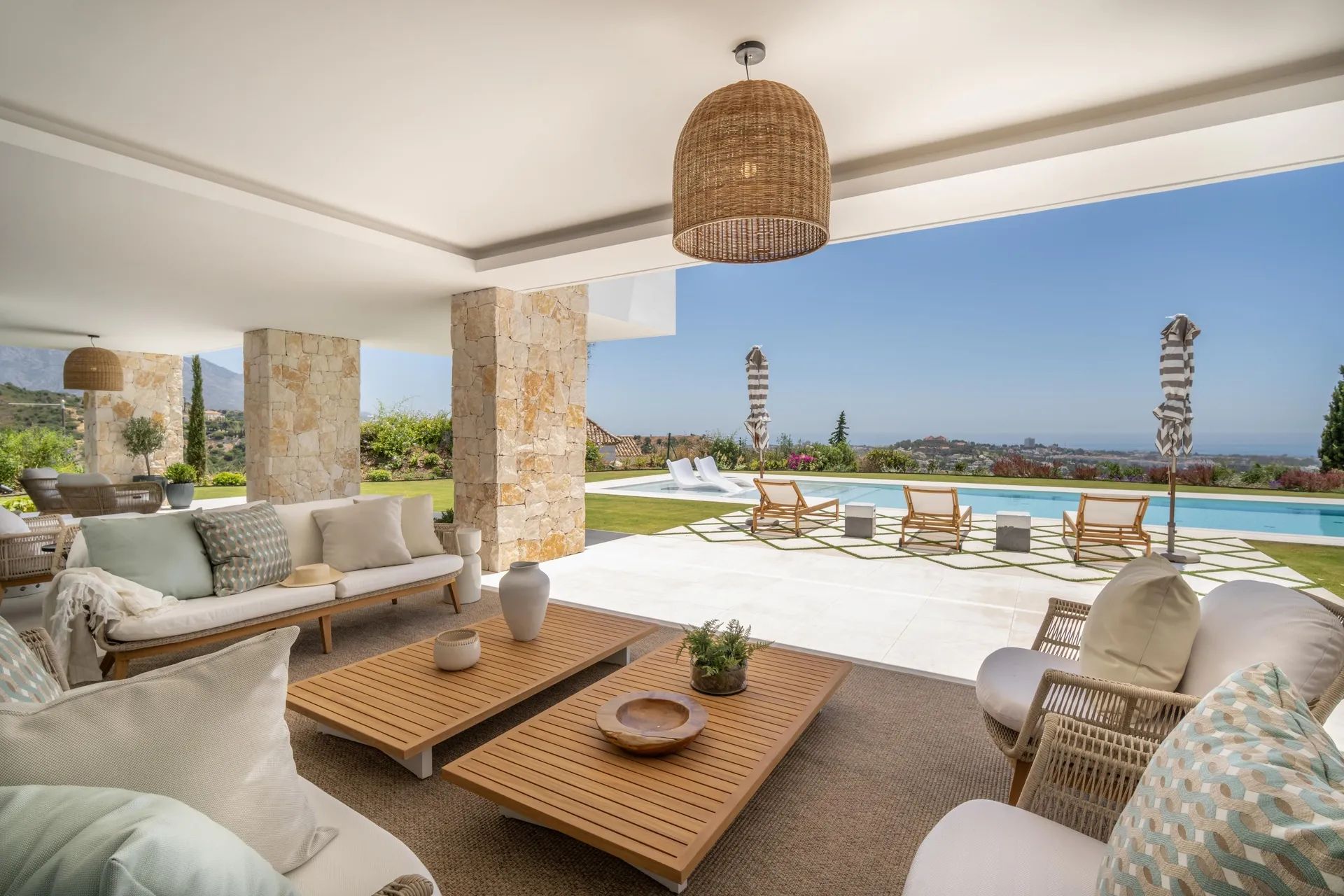 Ongekende luxe in Marbella: exclusieve nieuwbouw villa met panoramisch zicht en 5-sterren faciliteiten foto 8