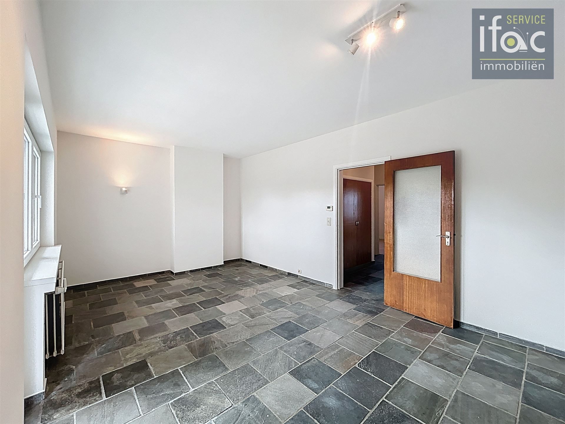 Gerenoveerd 2-slaapkamer appartement met garage in centrum Tervuren foto 2