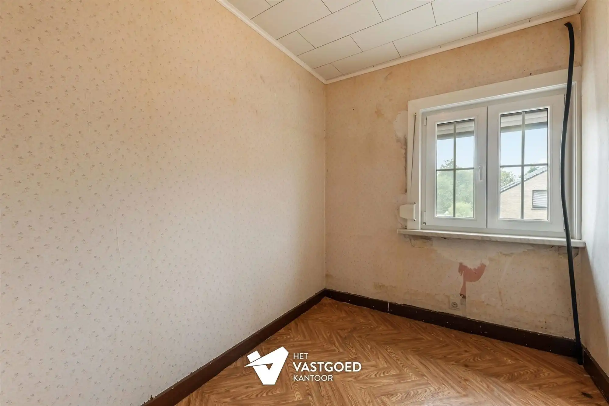 CHARMANTE TE RENOVEREN WONING, RUSTIG GELEGEN OP EEN RUIM PERCEEL VAN 11 ARE. foto 13