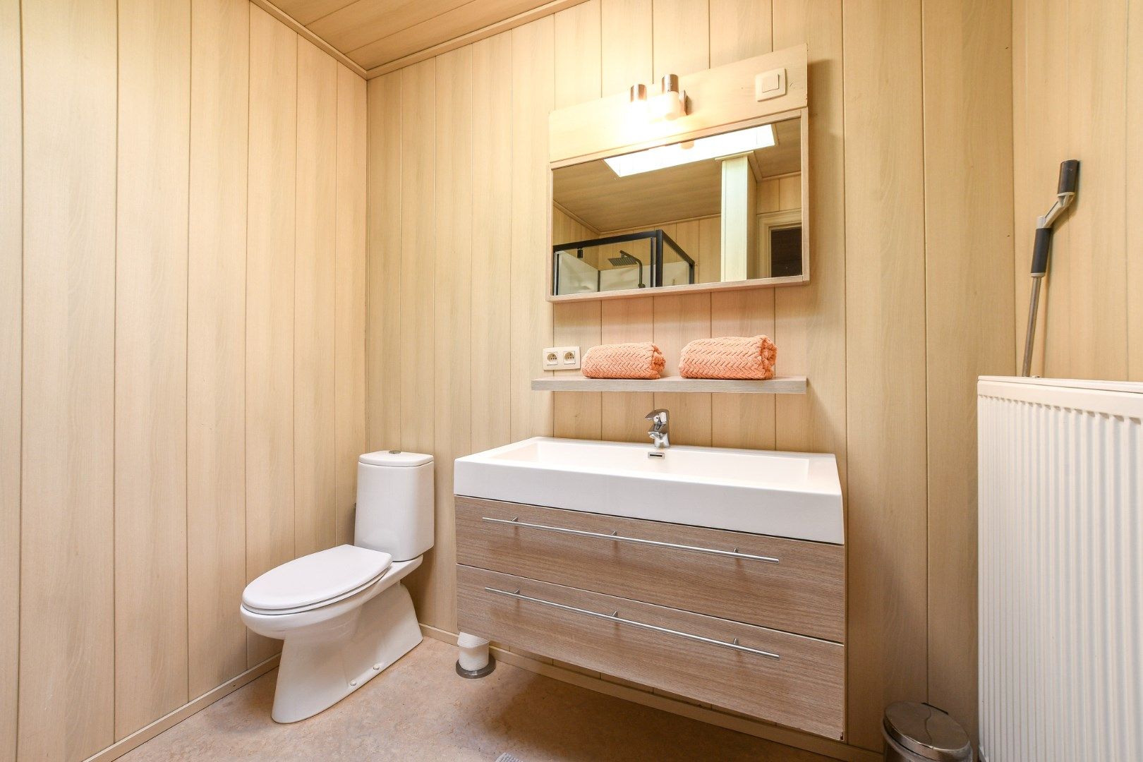 Opbrengsteigendom met 2 ruime appartementen en handelszaak op toplocatie! foto 31