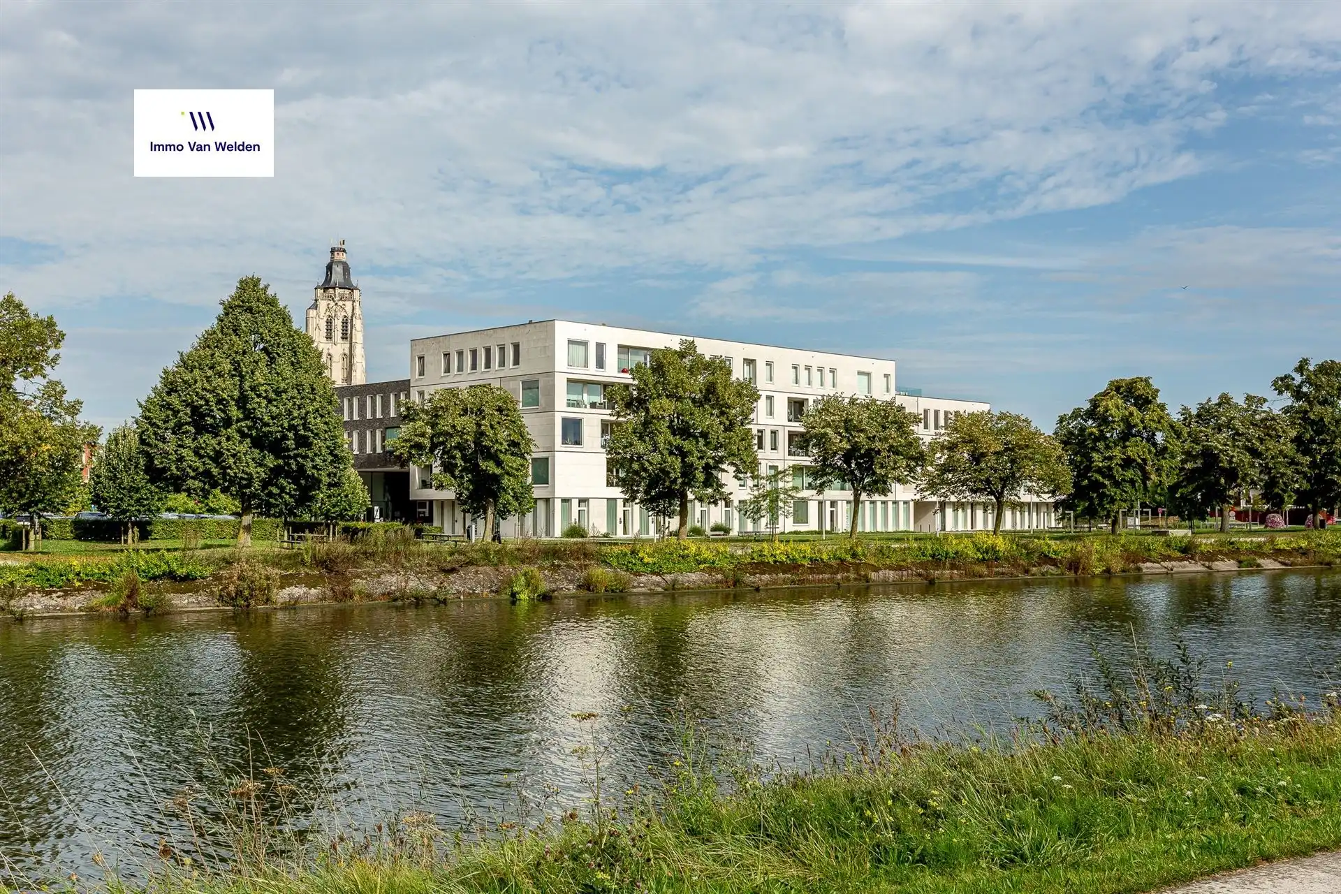 Uniek gelegen appartement met frontaal zicht op de Schelde foto {{pictureIndex}}