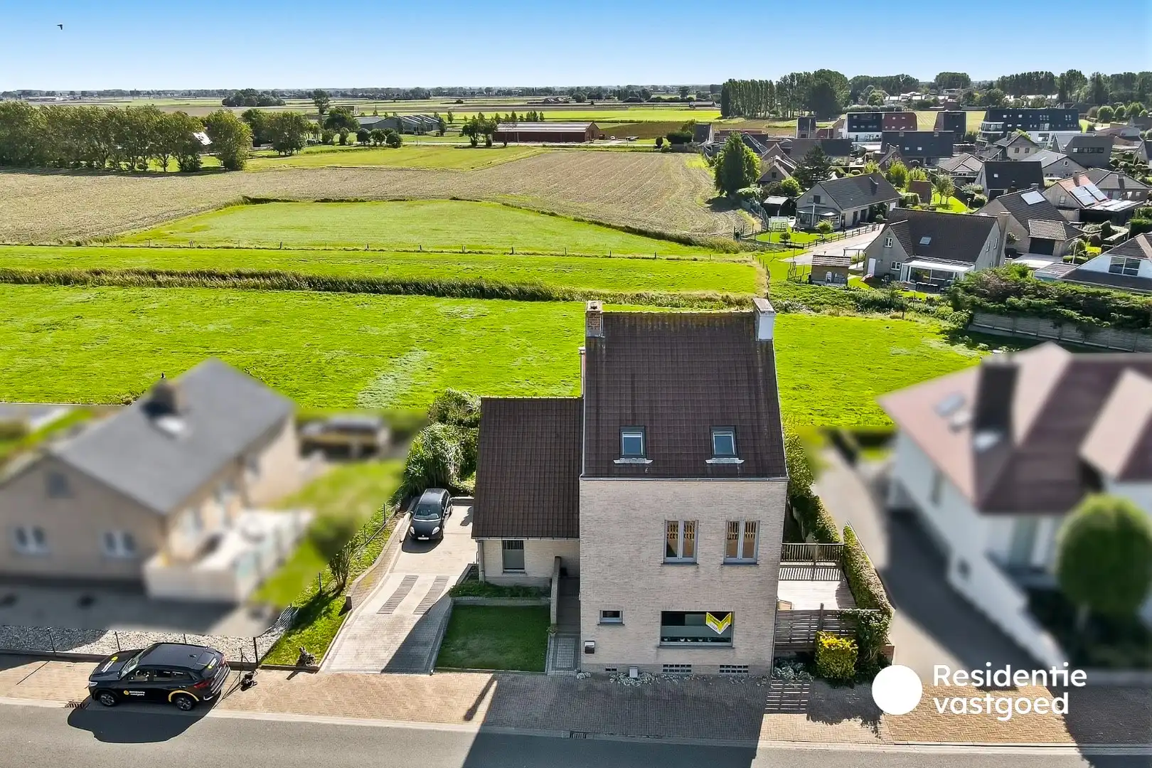 Ruime en instapklare villa met 4 slaapkamers, garage, tuin en 2 terrassen foto 2