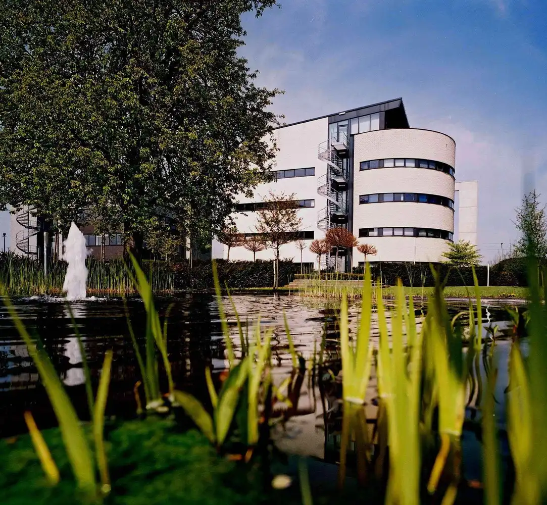 215m² kantoorruimte foto {{pictureIndex}}