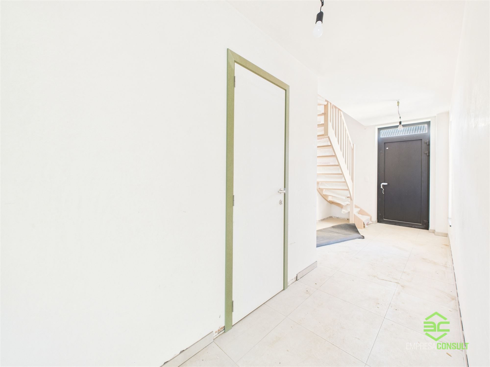 Afgewerkte nieuwbouwwoning met 4 slpk en E-peil 0! foto 7