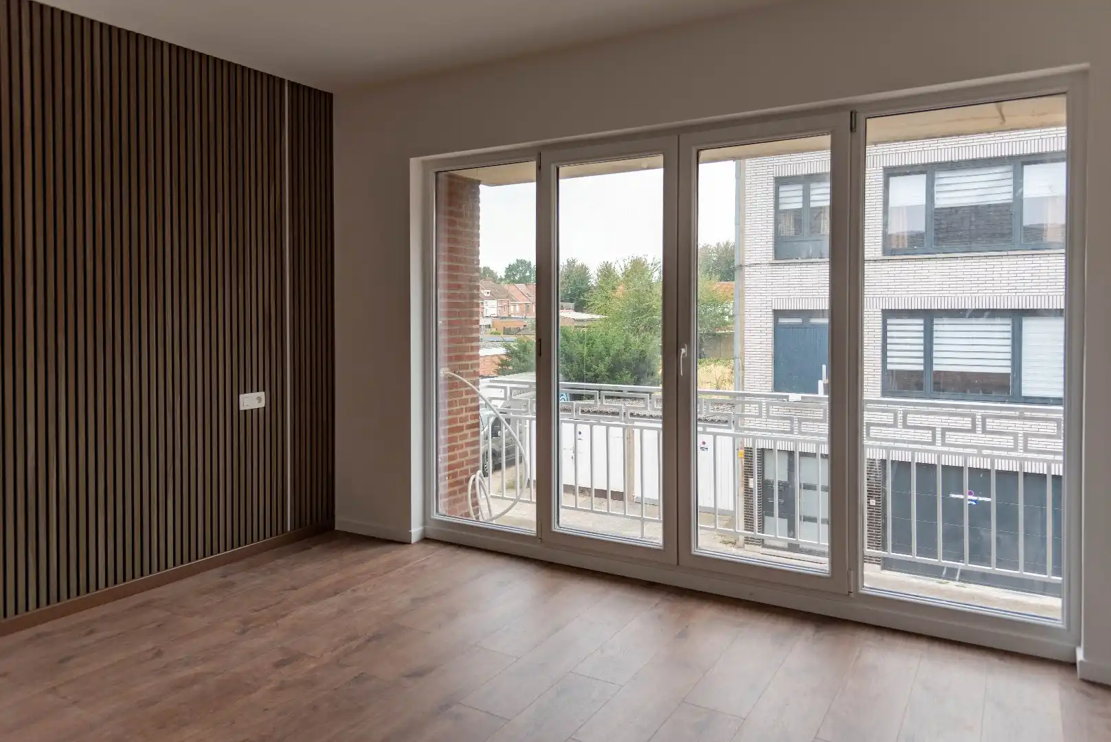 Vernieuwde duplex met 3 slaapkamers in Zwijndrecht foto 11