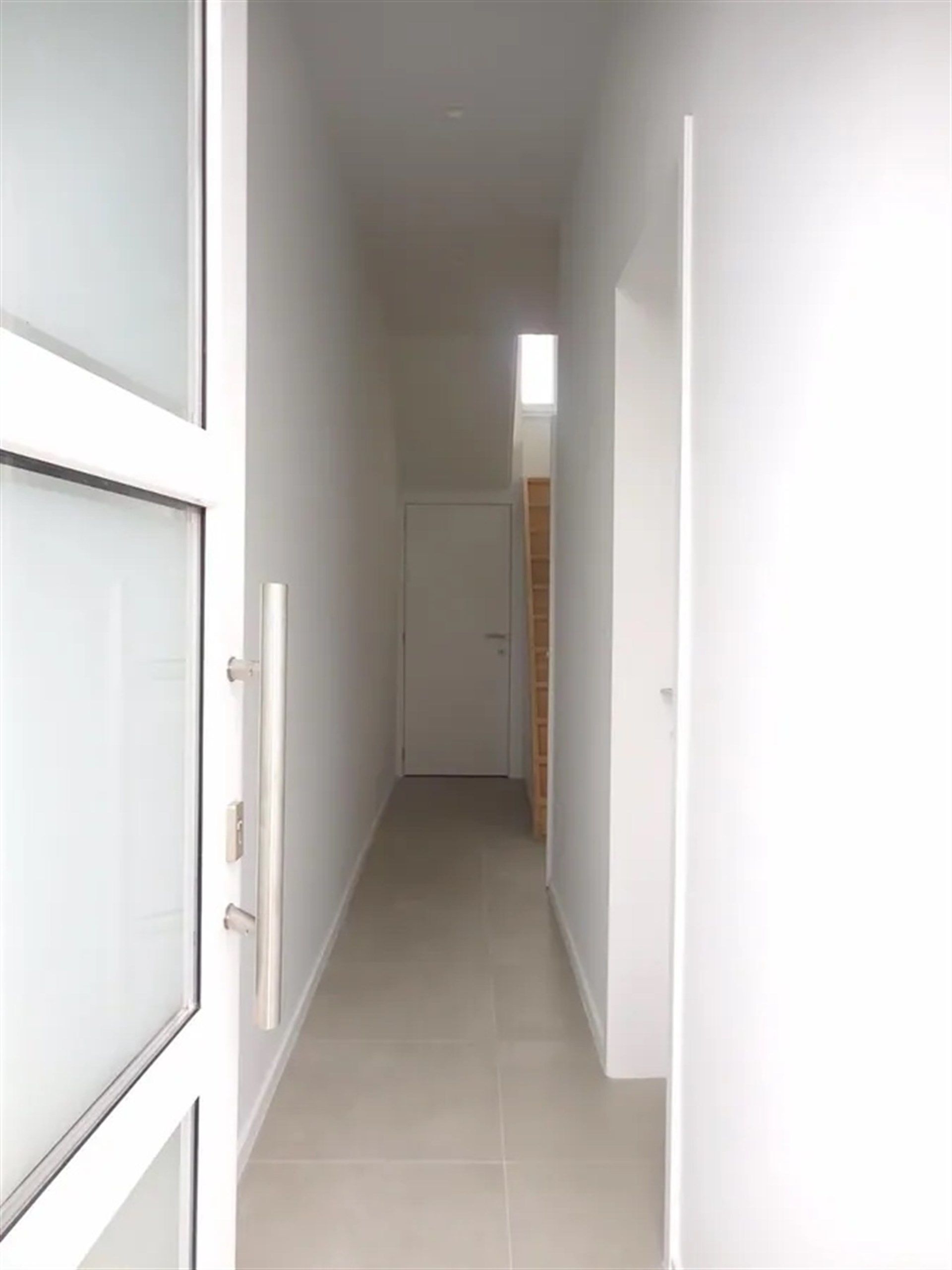 Knusse gerenoveerde rijwoning met 3 slaapkamers. foto 2