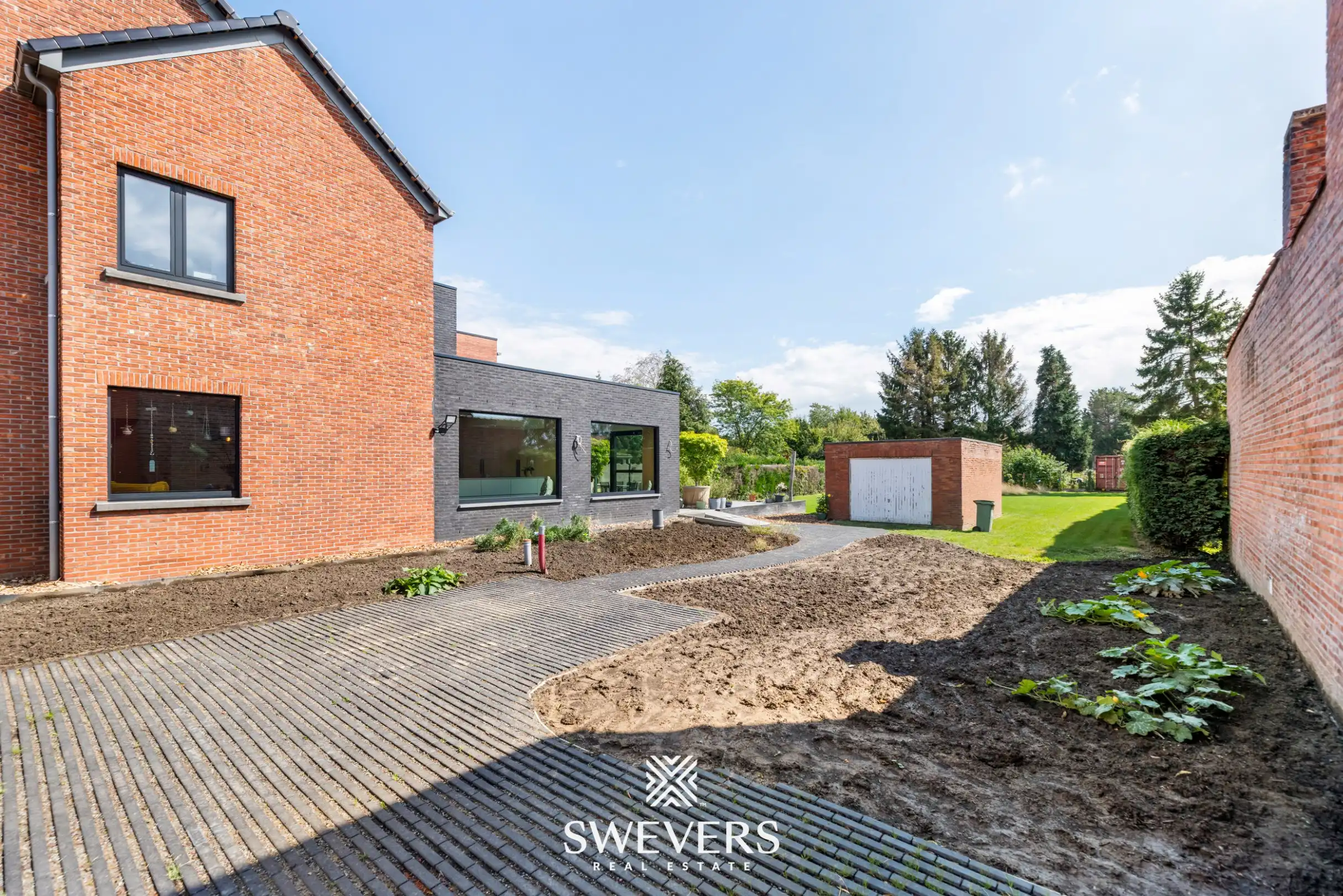 Ruime gerenoveerde woning op topligging foto 36