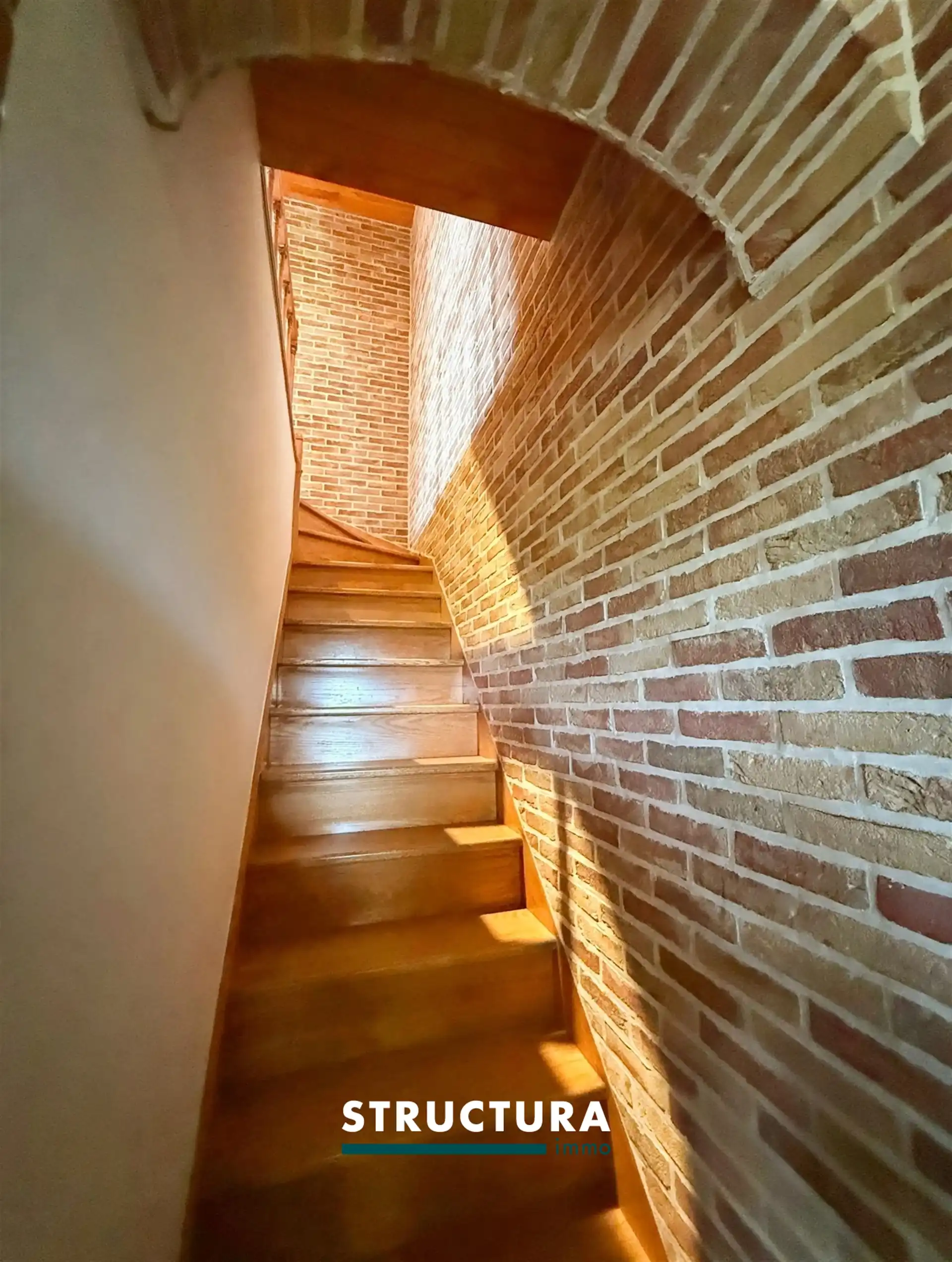 Halfopen woning met ruime garage  foto 11