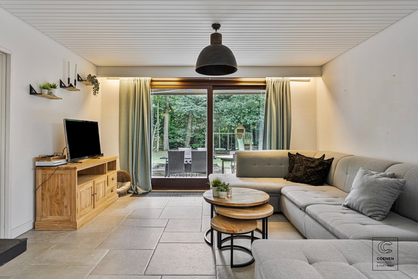 Instapklare woning met 4 slpks, een bew opp van 247 m² en zonnige tuin op een TOPligging te Zoersel. foto 9