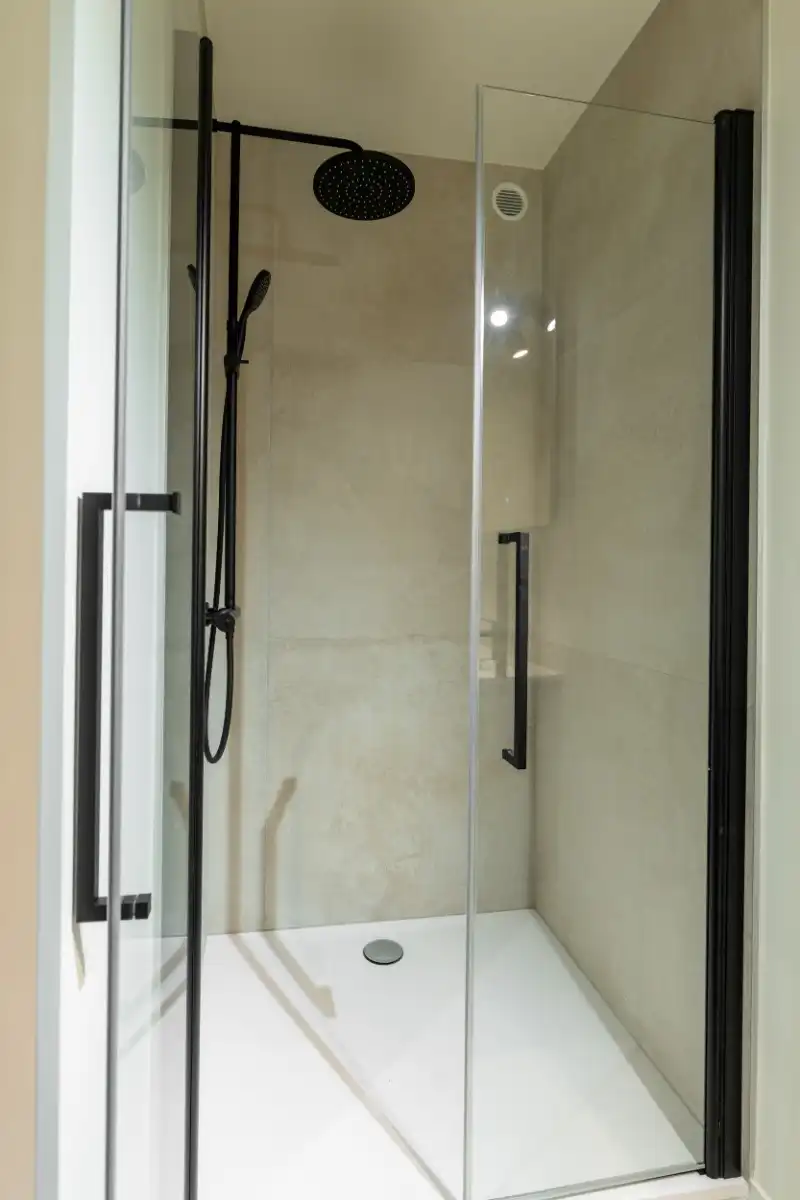 Prachtig gerenoveerd 3 - slaapkamerappartement foto 16
