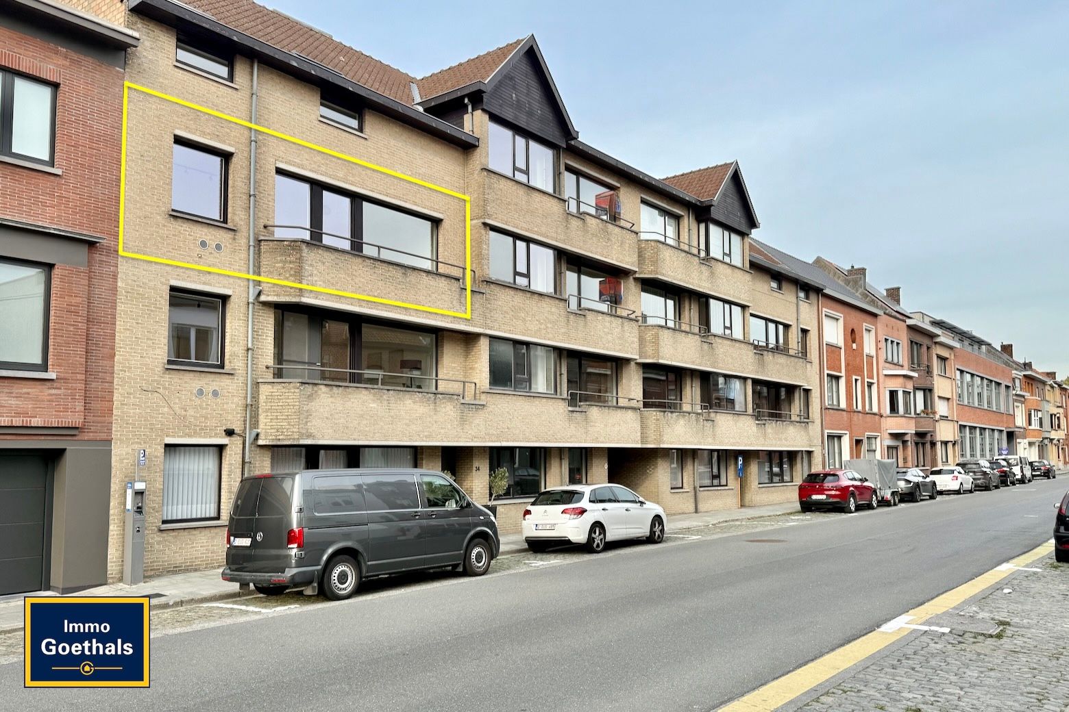 Pas gerenoveerd appartement met 2 kamers en garage foto 2