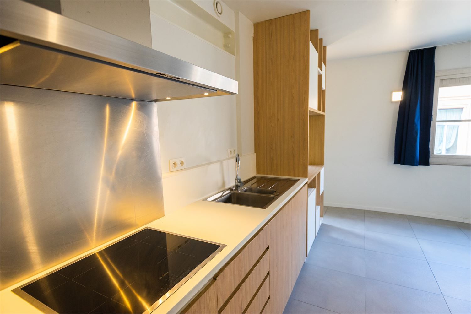 Moderne studio op wandelafstand van het station foto {{pictureIndex}}