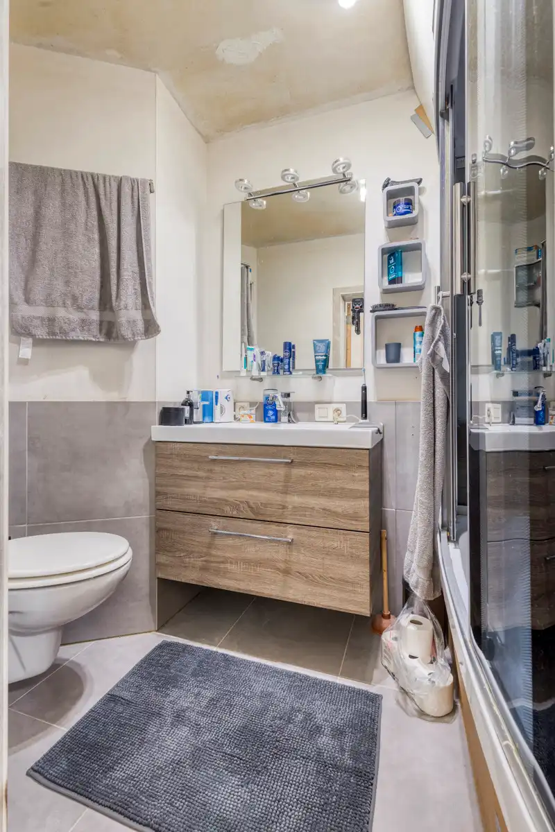 Gezellig instapklaar appartement met ondergrondse standplaats ! foto 9