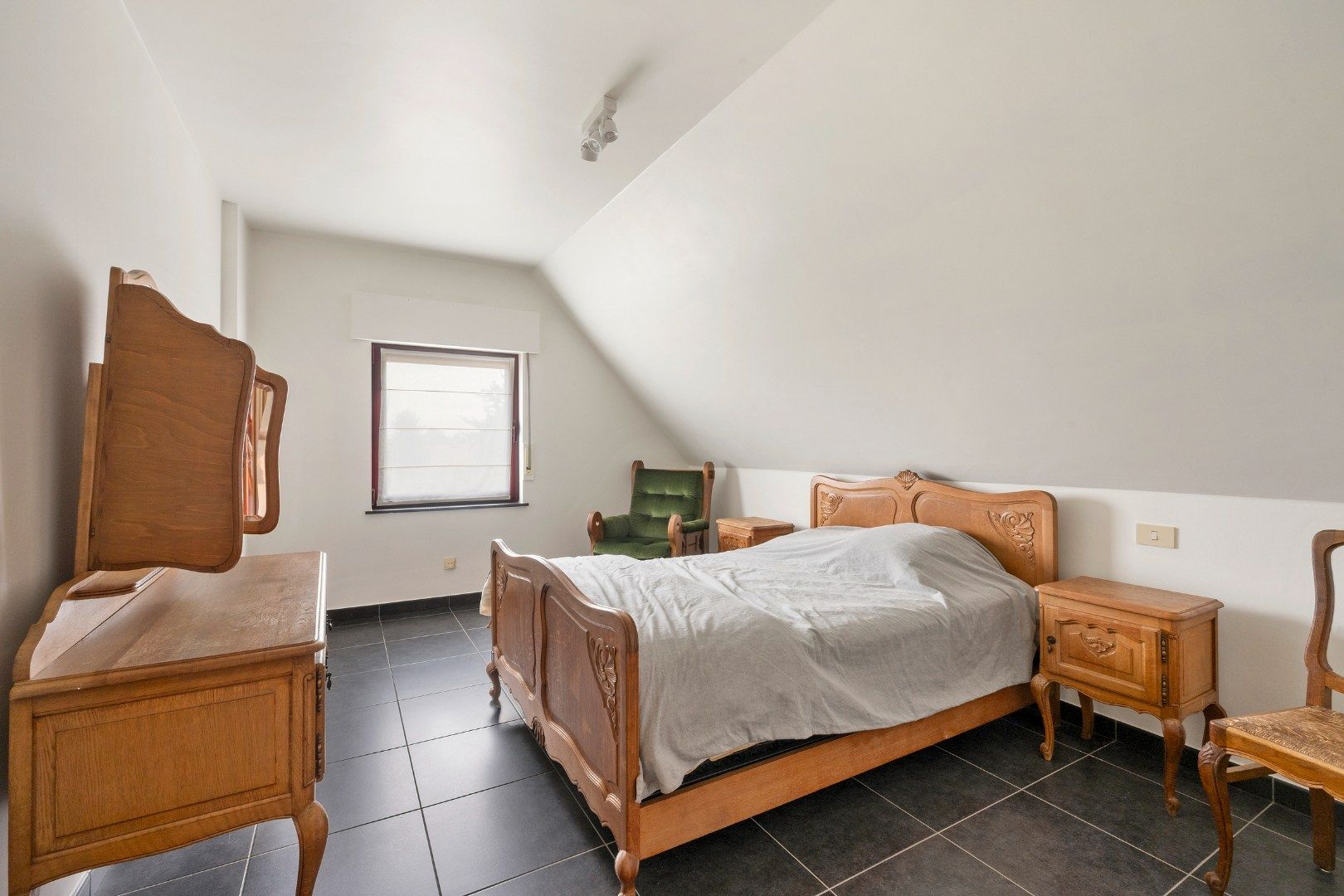 Recente halfopen woning met boomgaard in Ledegem foto 13