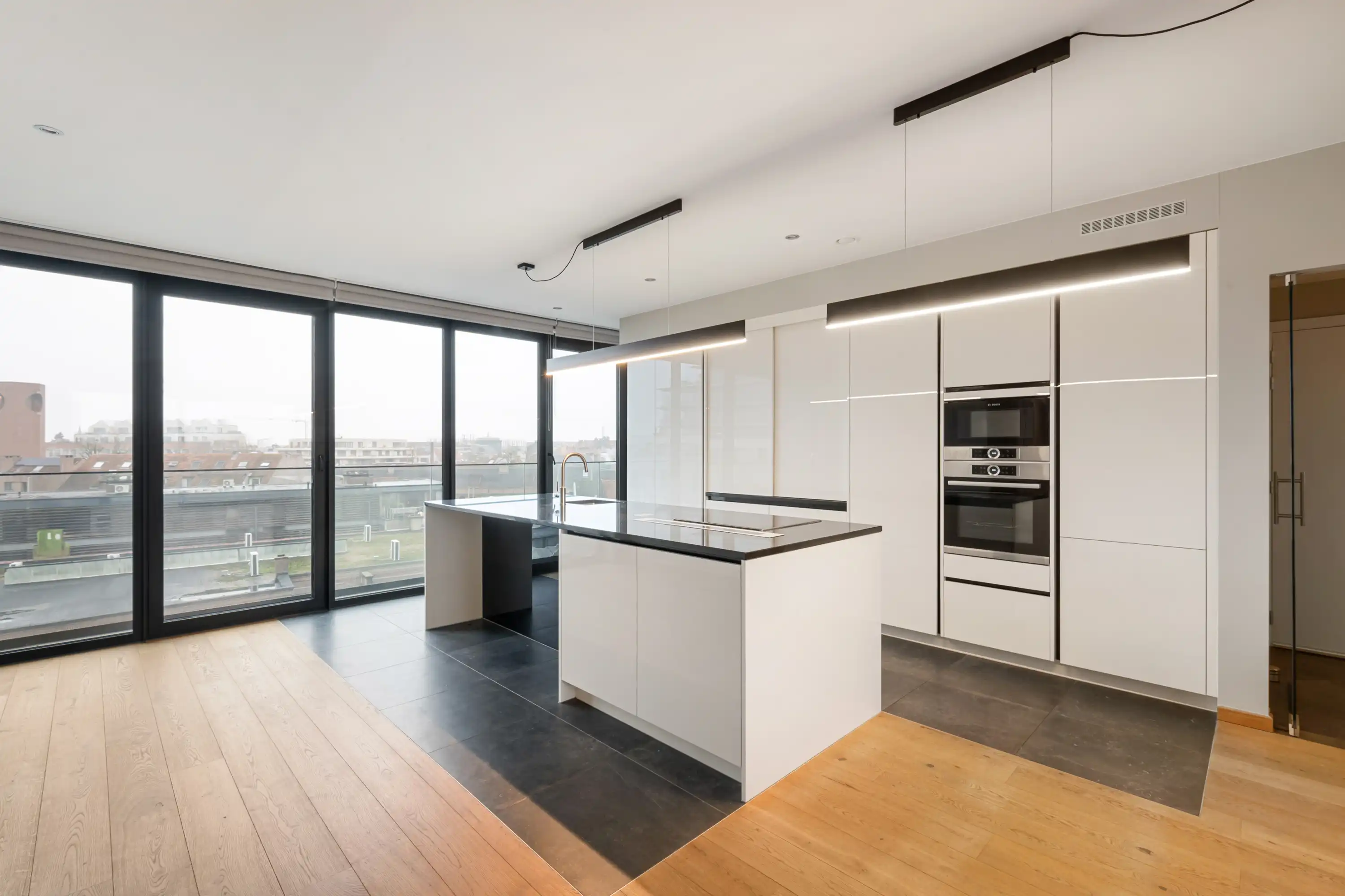 Luxueus afgewerkt appartement (2 terrassen + parking) foto 7