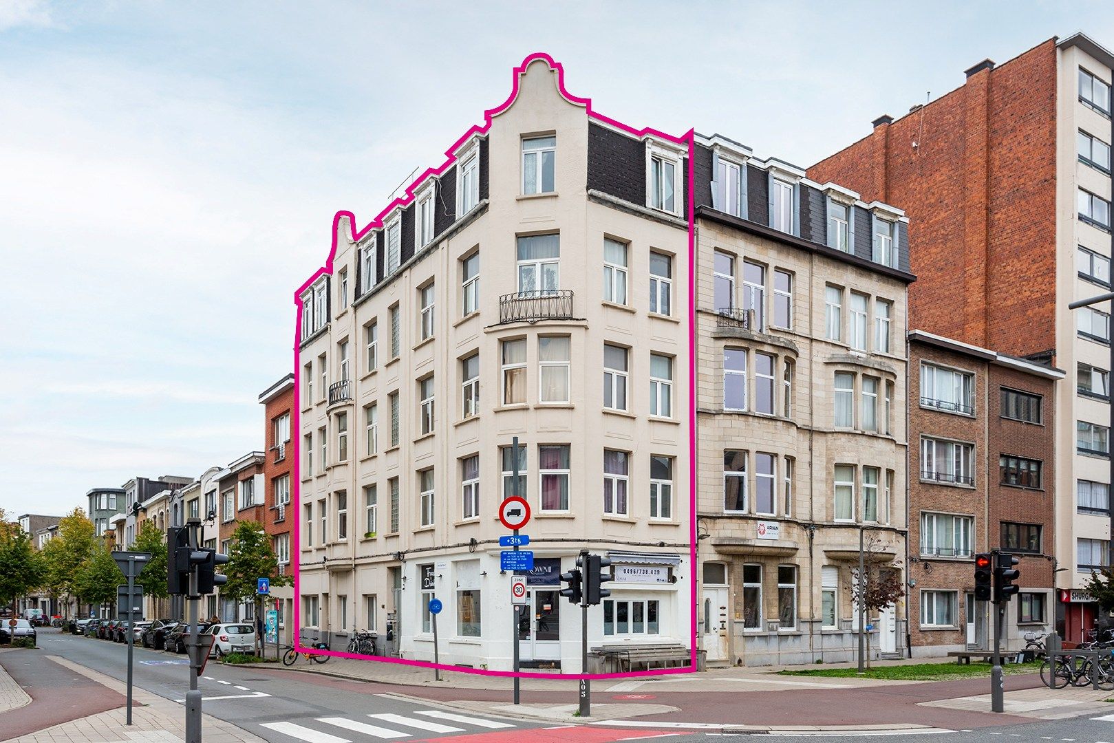 Opbrengsteigendom met 15 units, hoog rendement foto {{pictureIndex}}