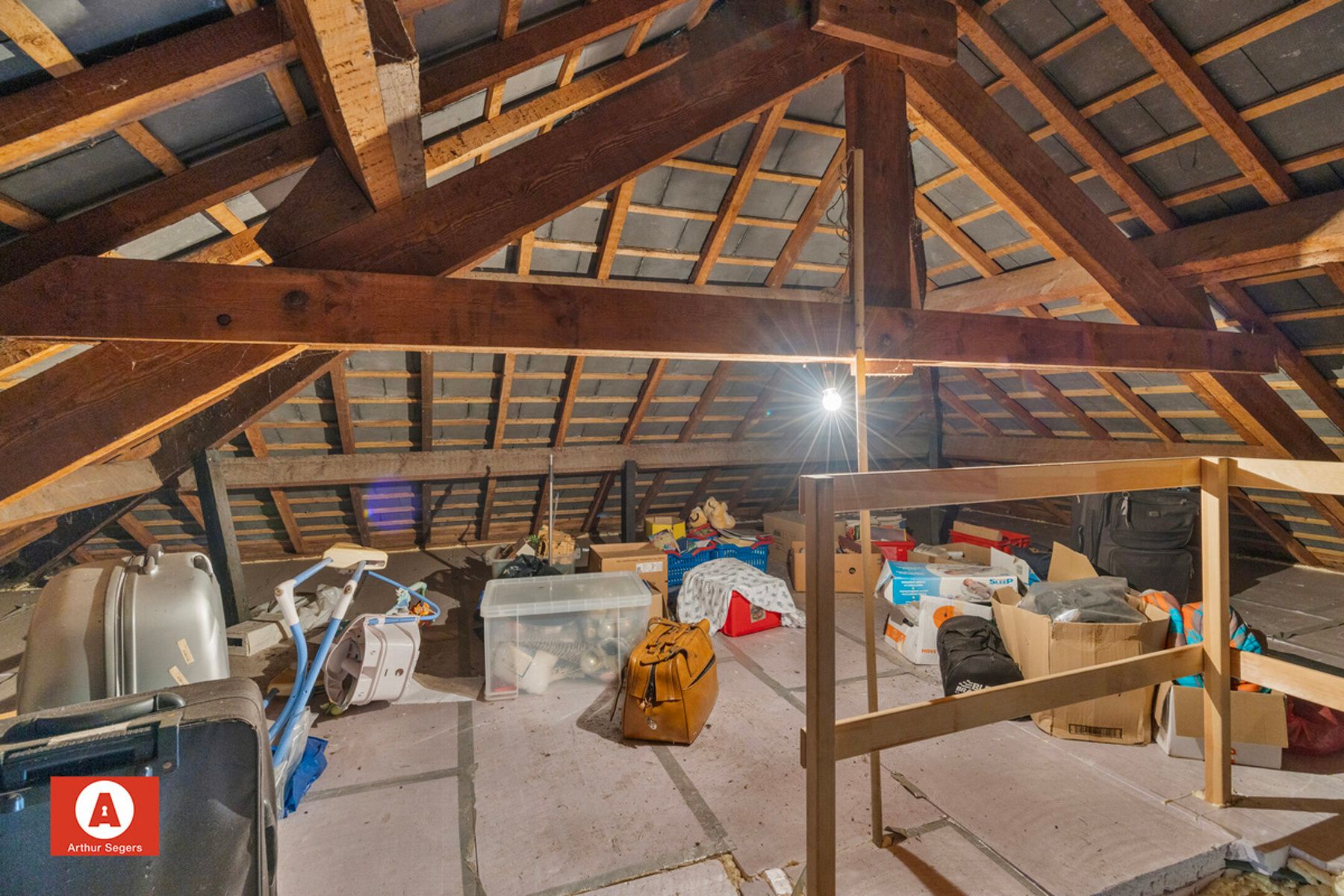 Halfopen woning in doodlopende, rustige straat foto 24